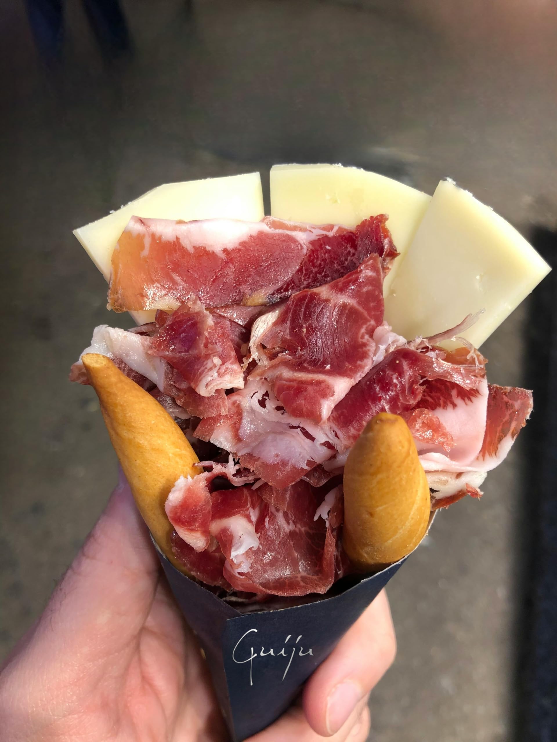 JAMÓN IBÉRICO(PALETA PATA NEGRA) DE BELLOTA 100% RAZA IBÉRICA 5 kg aprox MARCA GUIJU regalo SALAMANCA.