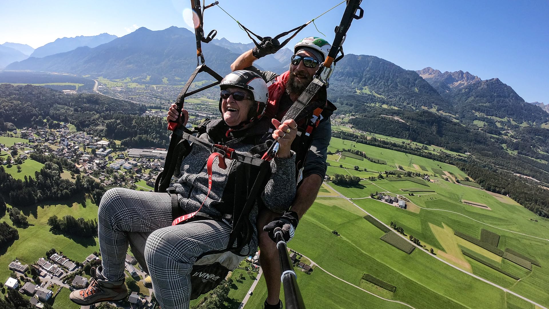 JOCHEN SCHWEIZER Geschenkgutschein: Gleitschirm Tandemflug Schruns