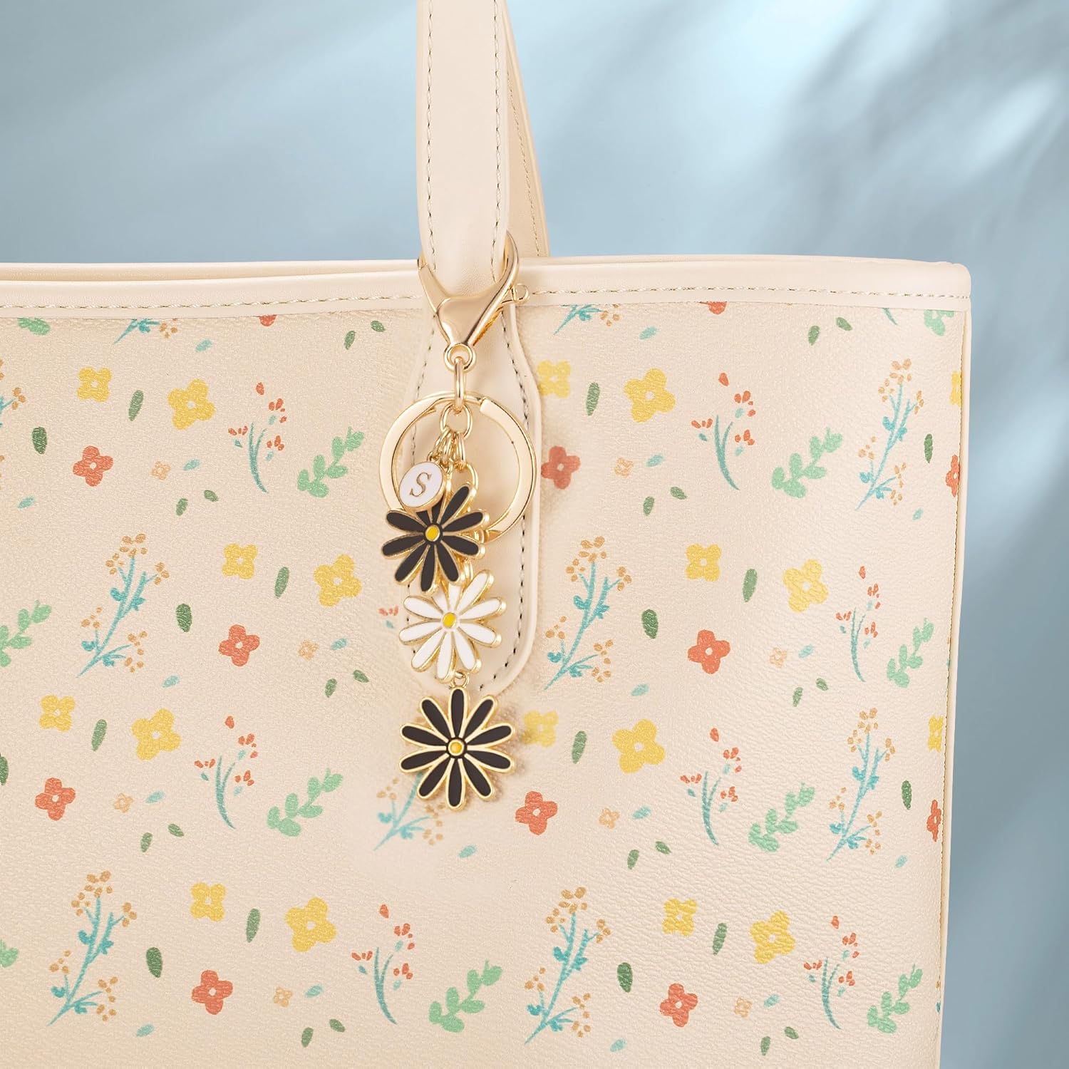 SELOVO Initial Keychain Daisy Flower Key Chain for Women Cute Pink Letter Keyring - Image 3