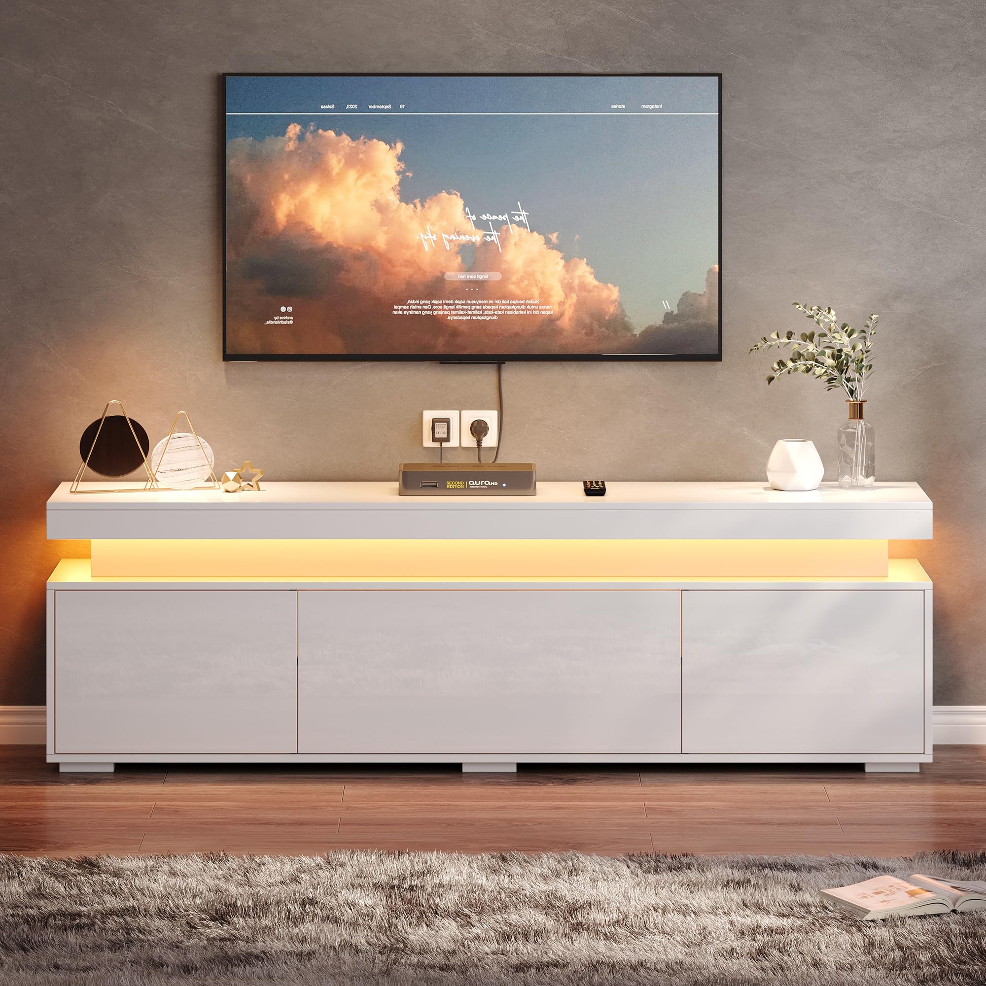 Meuble TV Bois Moderne 150 cm, 3 Portes avec LED, Meuble TV Blanc de Salon pour Petits Espaces, Meuble Télé Haut Rangement Bas pour Télévision