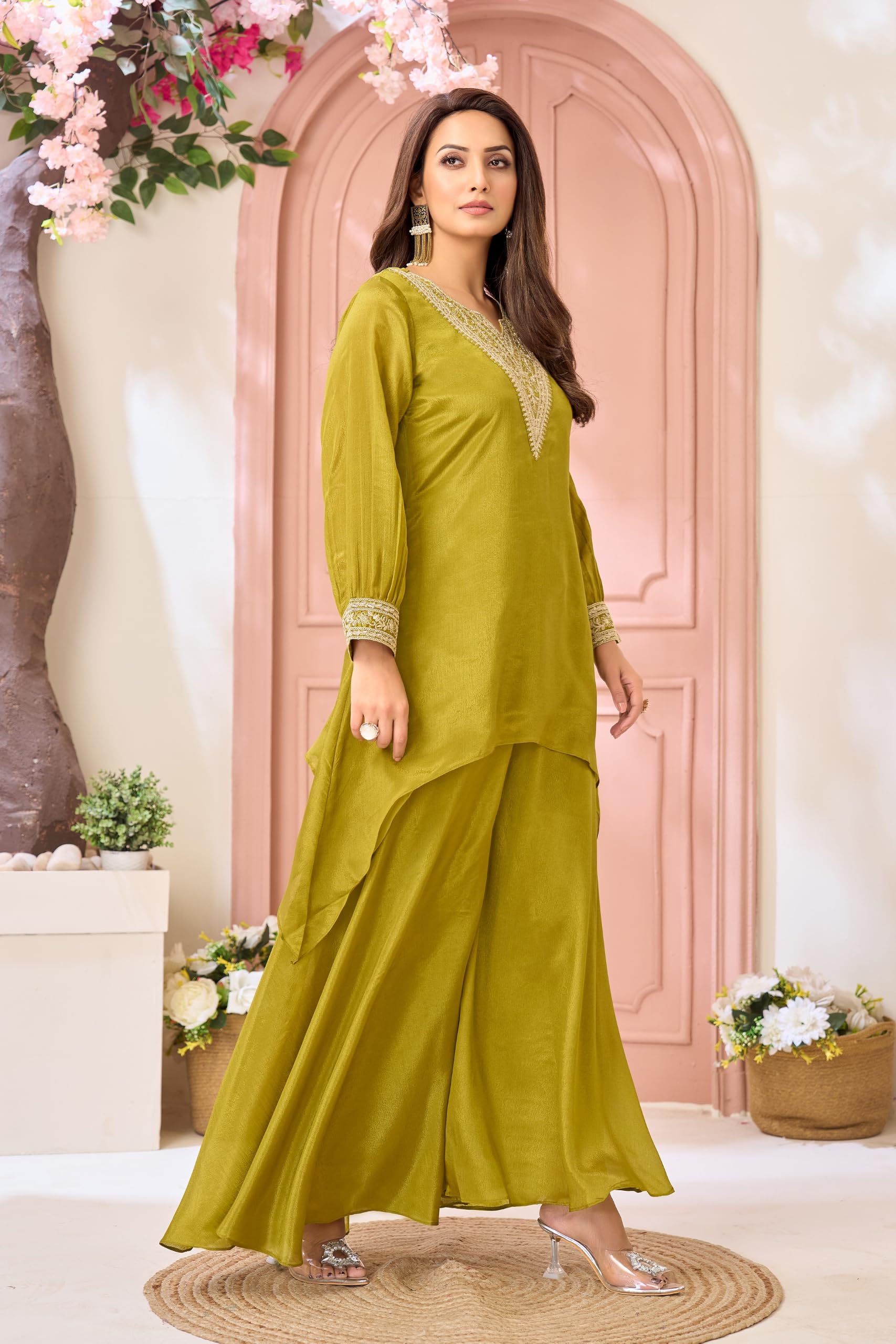 Ricamo Chinon & Coding Work Fancy Kurta Palazzo Set per le donne (KN-1056)