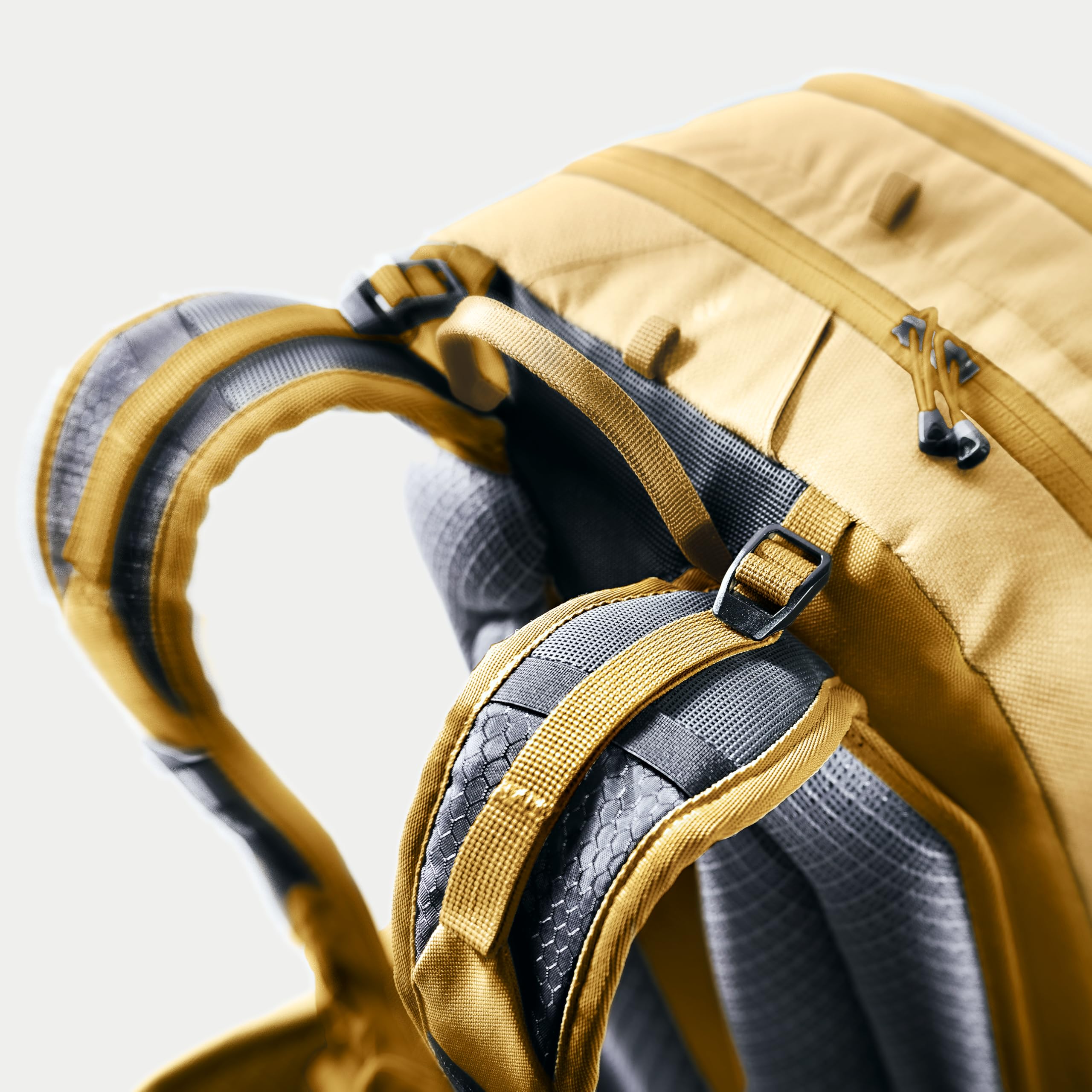 Deuter Attack 16 - Zaino da ciclismo con paraschiena