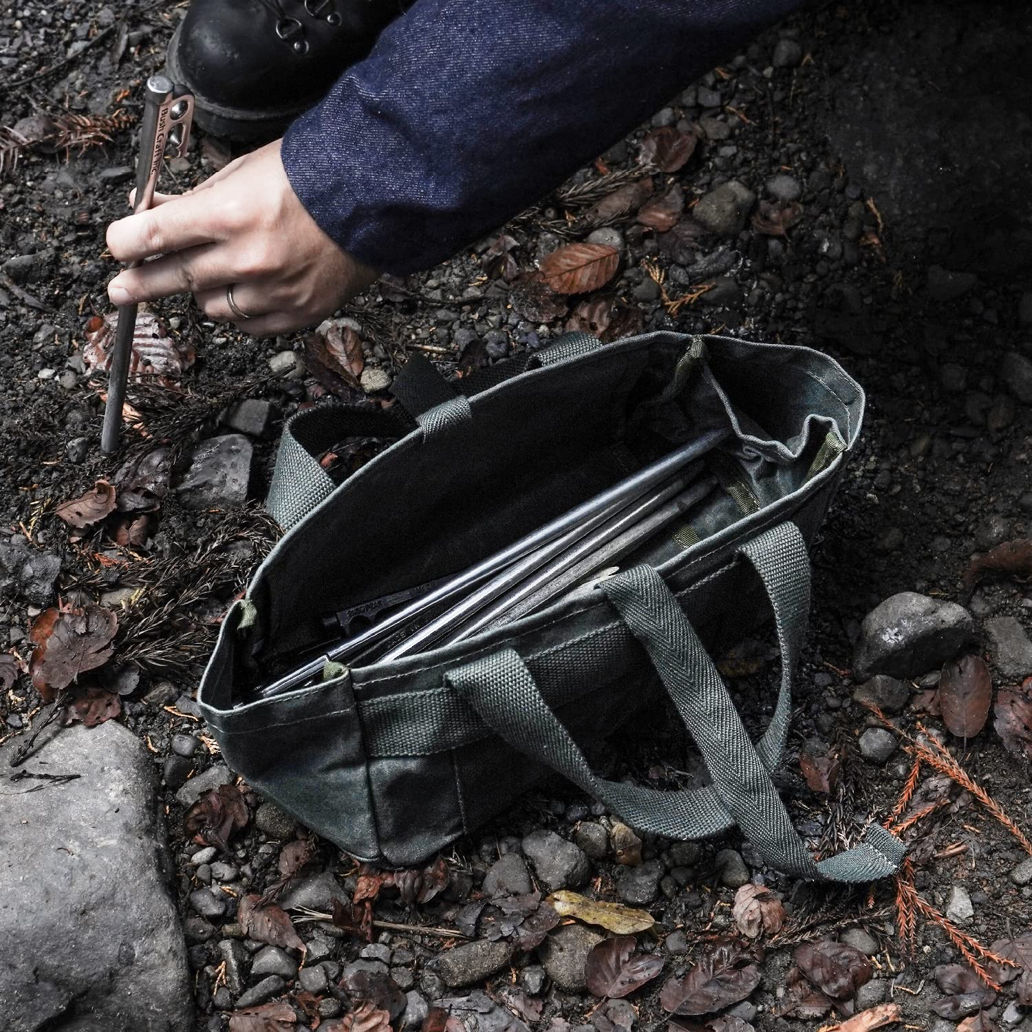 アソビト ツールバッグ オリーブ 幅28×奥行14×高さ137cm #AB053OD ASOBITO 新品 未使用 asobito(アソビト) ツールバッグ オリーブ 収納 防水 天然素材100% こだわり 綿帆布ケース 本物志向 フラップ付き キャンプ アウトドア  ab-053OD