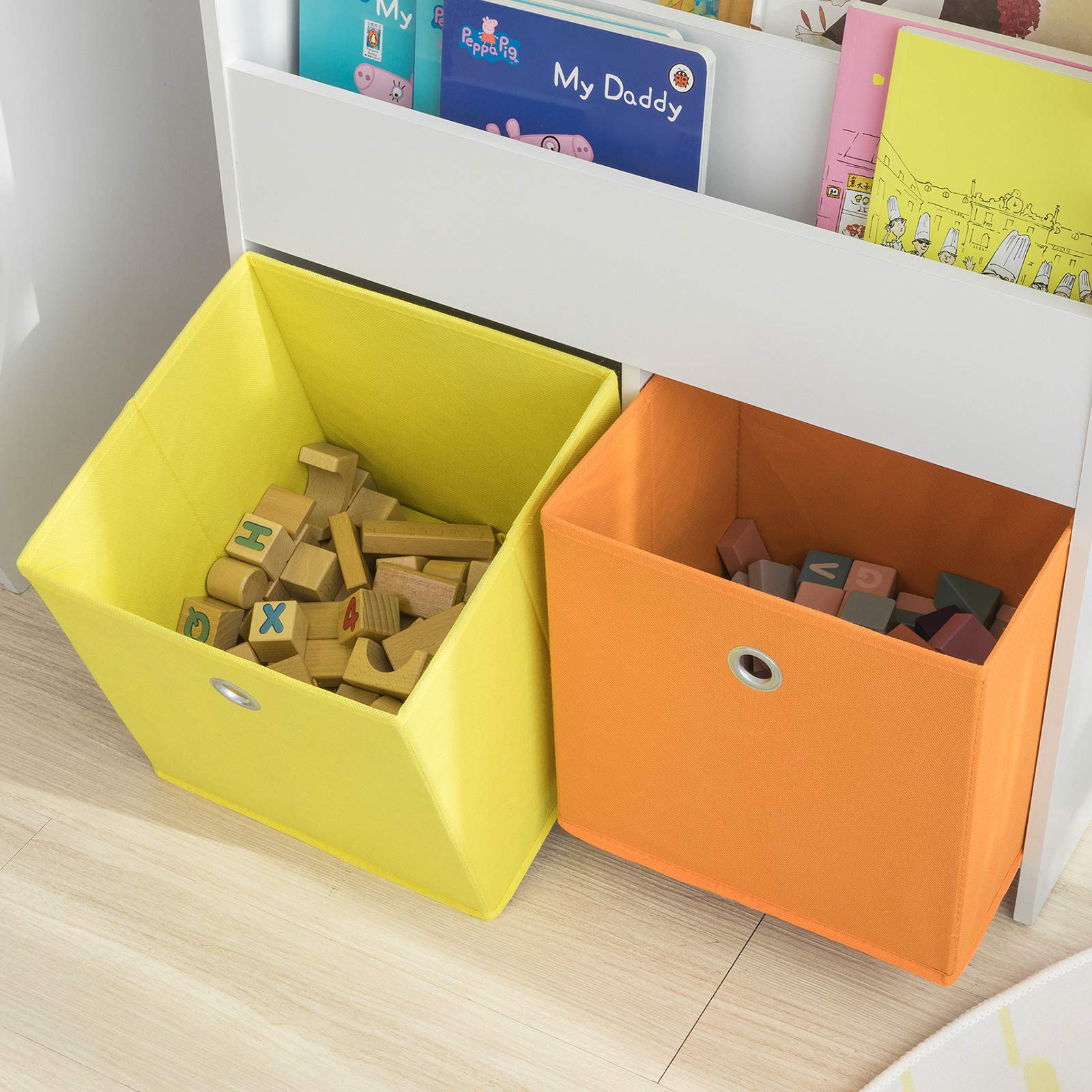SoBuy KMB27-W dziecięcy regał na książki z 3 półkami i 2 pudełkami z materiału, regał do przechowywania zabawek, organizer na zabawki, biały, szer. x wys. x gł.: 58 x 76 x 27 cm