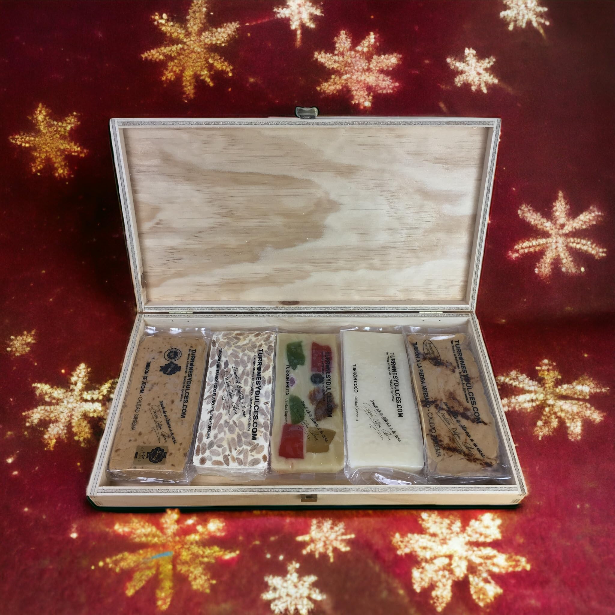Lote de 5 Turrones Artesanos en Estuche de Pino (Jijona, Alicante, Yema Tostada, Chocolate c/almendras, Turrón a la Piedra)