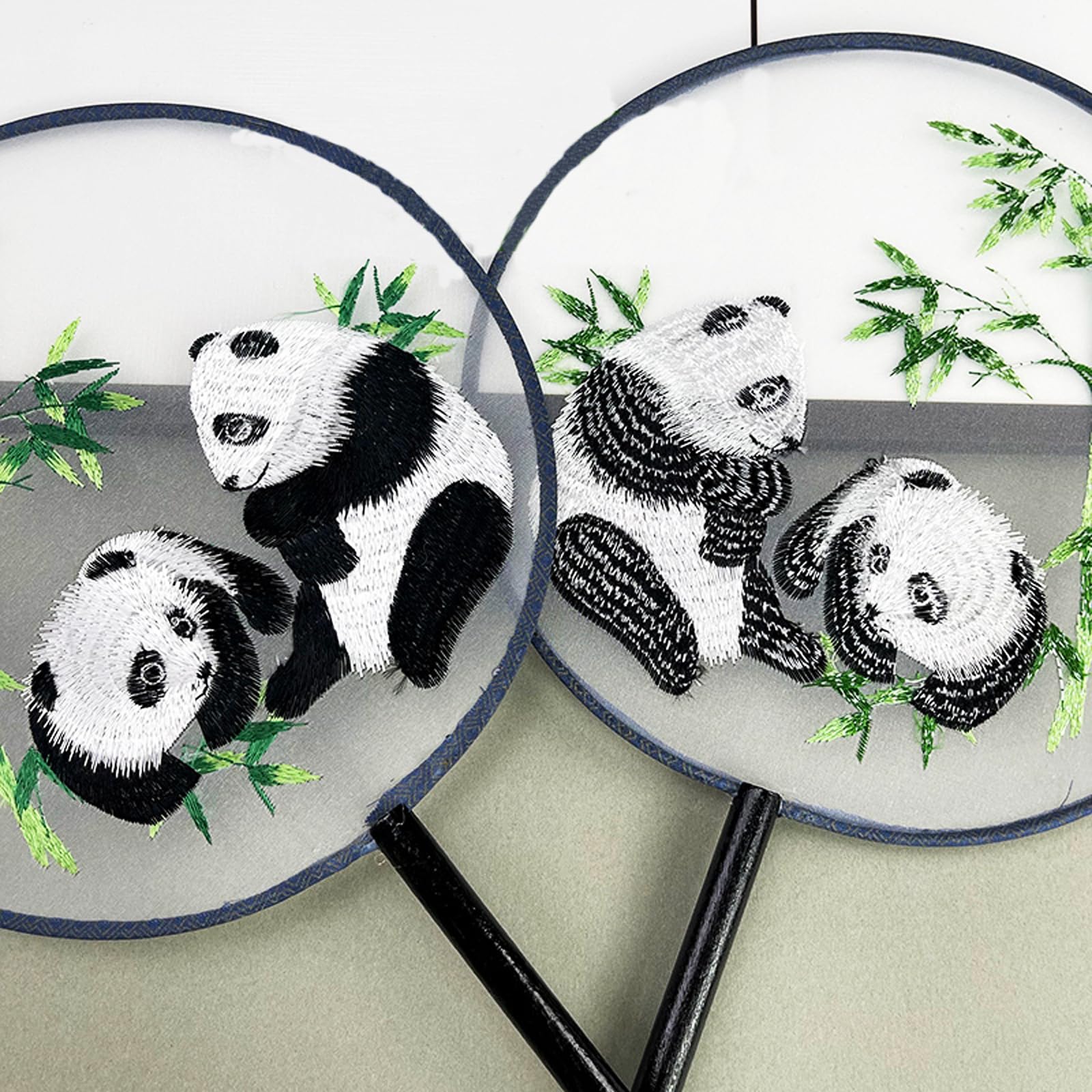 Handfächer im Chinesischen Stil mit Panda Stickerei, Chinesischer Retrostil Fächer, Handfäche, Wird zum Kombinieren von Hanfu, zum Fotografieren und zum Abkühlen Verwendet