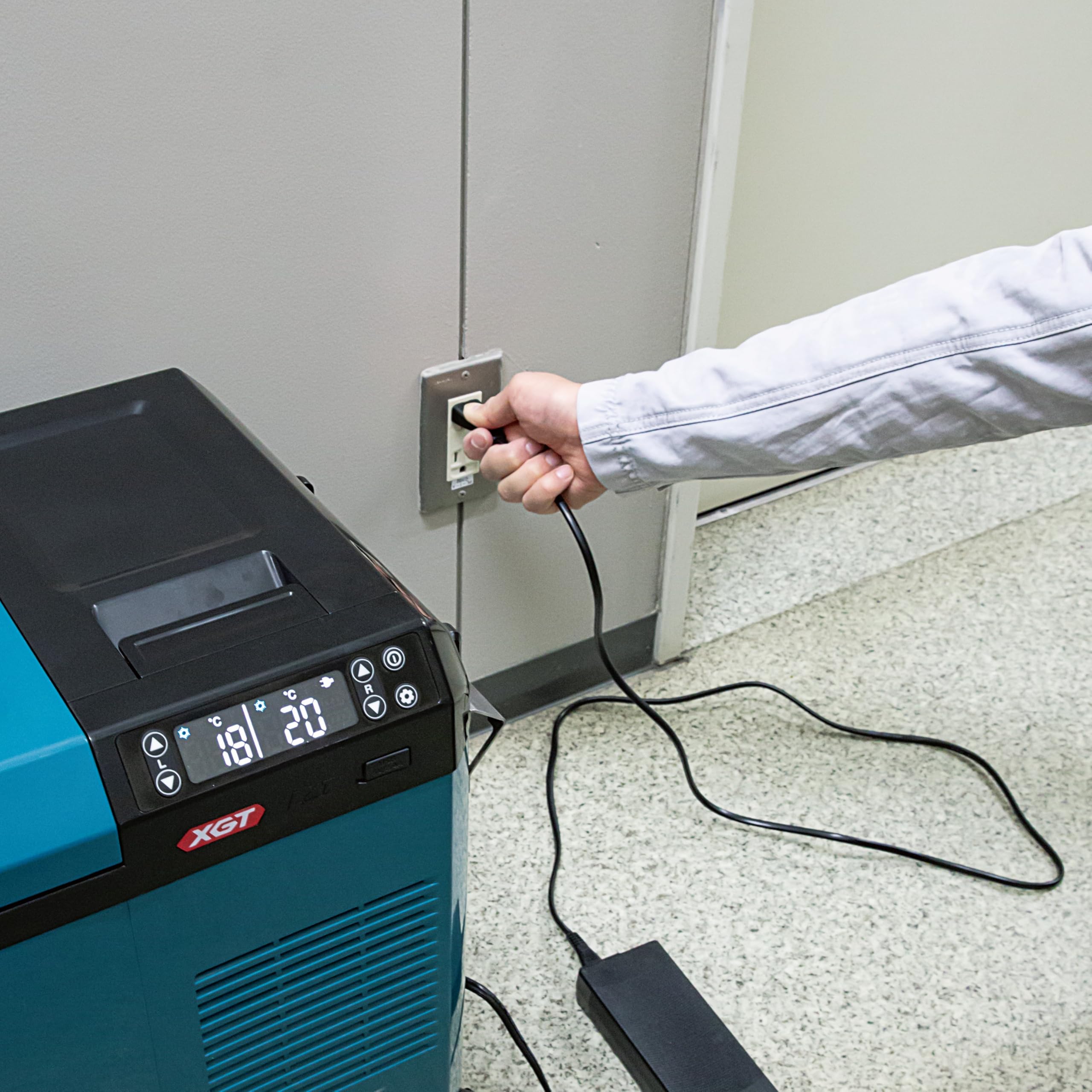 Makita CW004GZ Akku-Kompressor-Kühl- und Wärmebox 40V max. 29 Liter (ohne Akku, ohne Ladegerät)