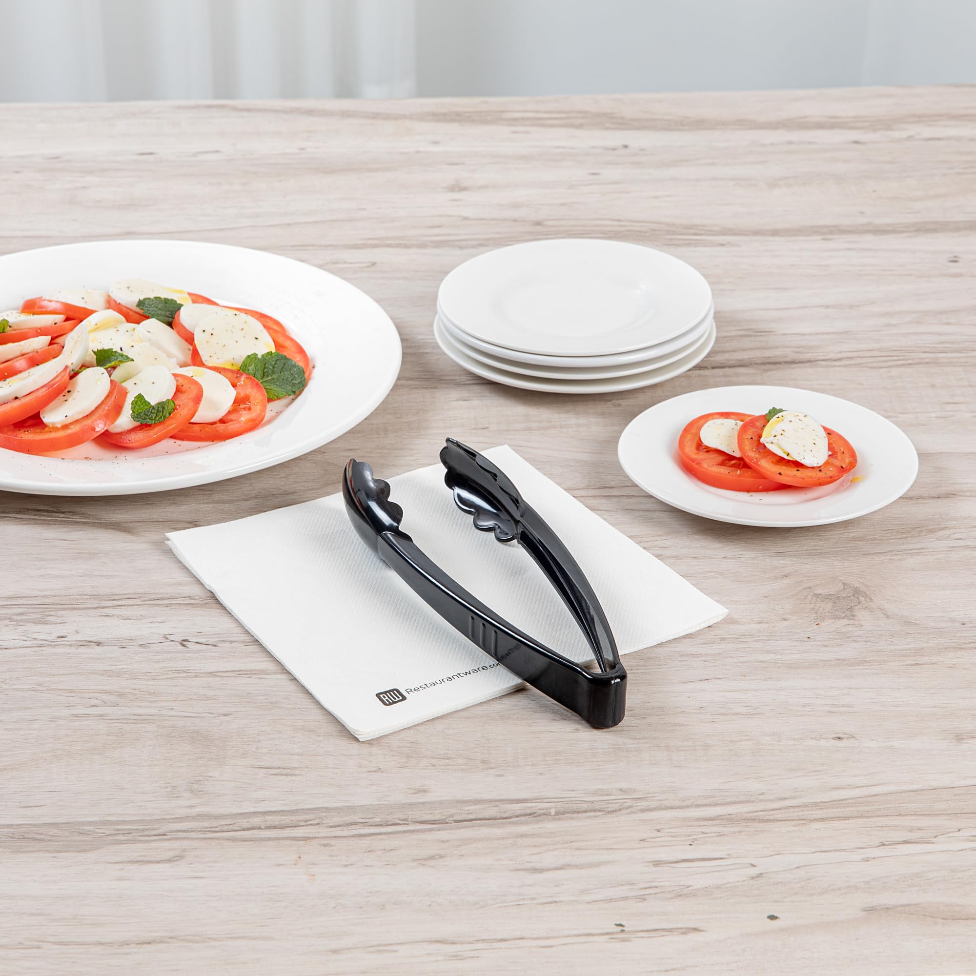 Restaurantware Pinzas negras para servir, 10 unidades, 9 pulgadas, pinzas de plástico desechables resistentes con asas largas y bordes festoneados para eventos con catering, bodas o bufés y