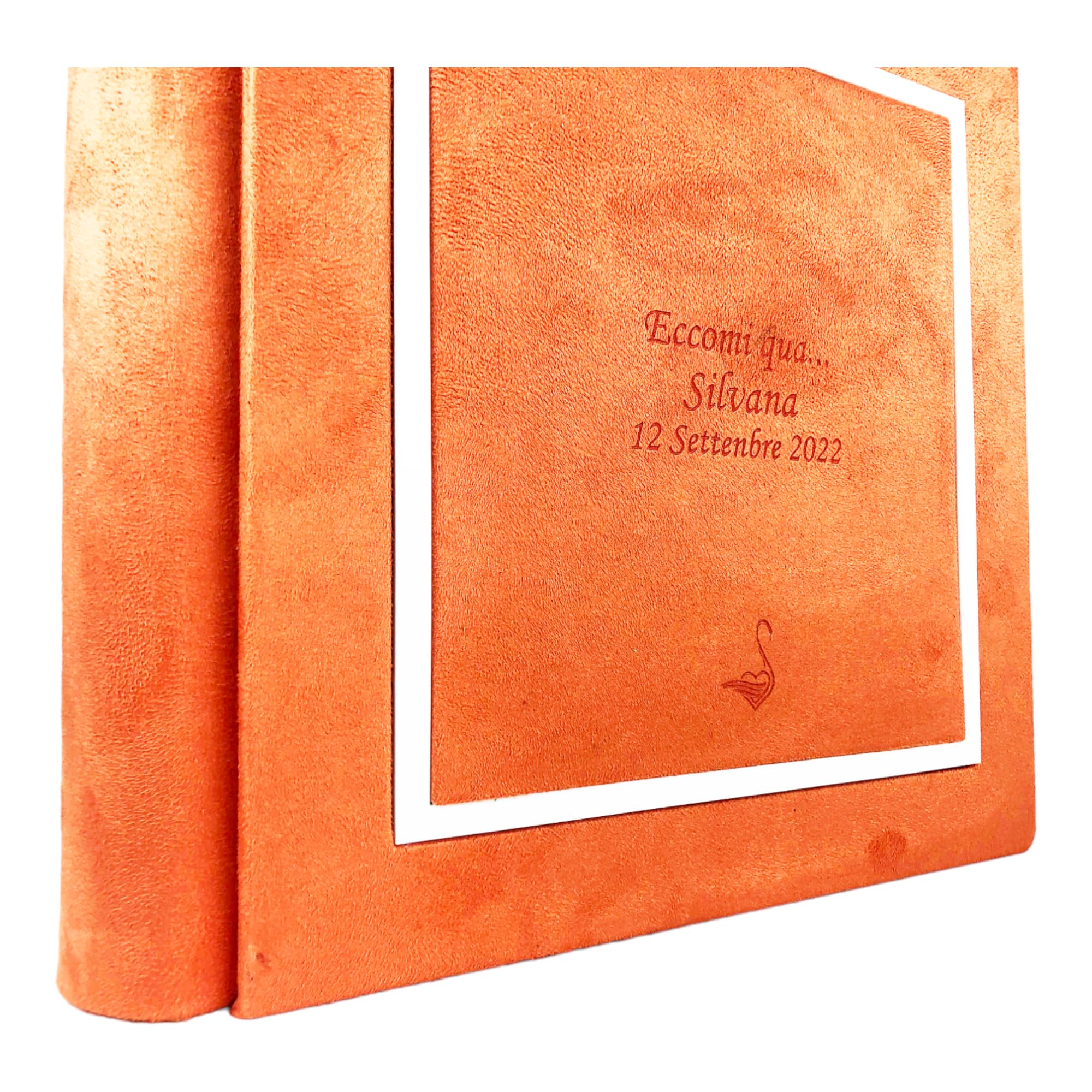 Album Fotografico Artigianale Elegante in Tessuto Alcantara, Personalizzabile con Incisione. Ideale per Matrimonio, Anniversario, Comunione, Battesimo, Tutti gli eventi (Arancio)