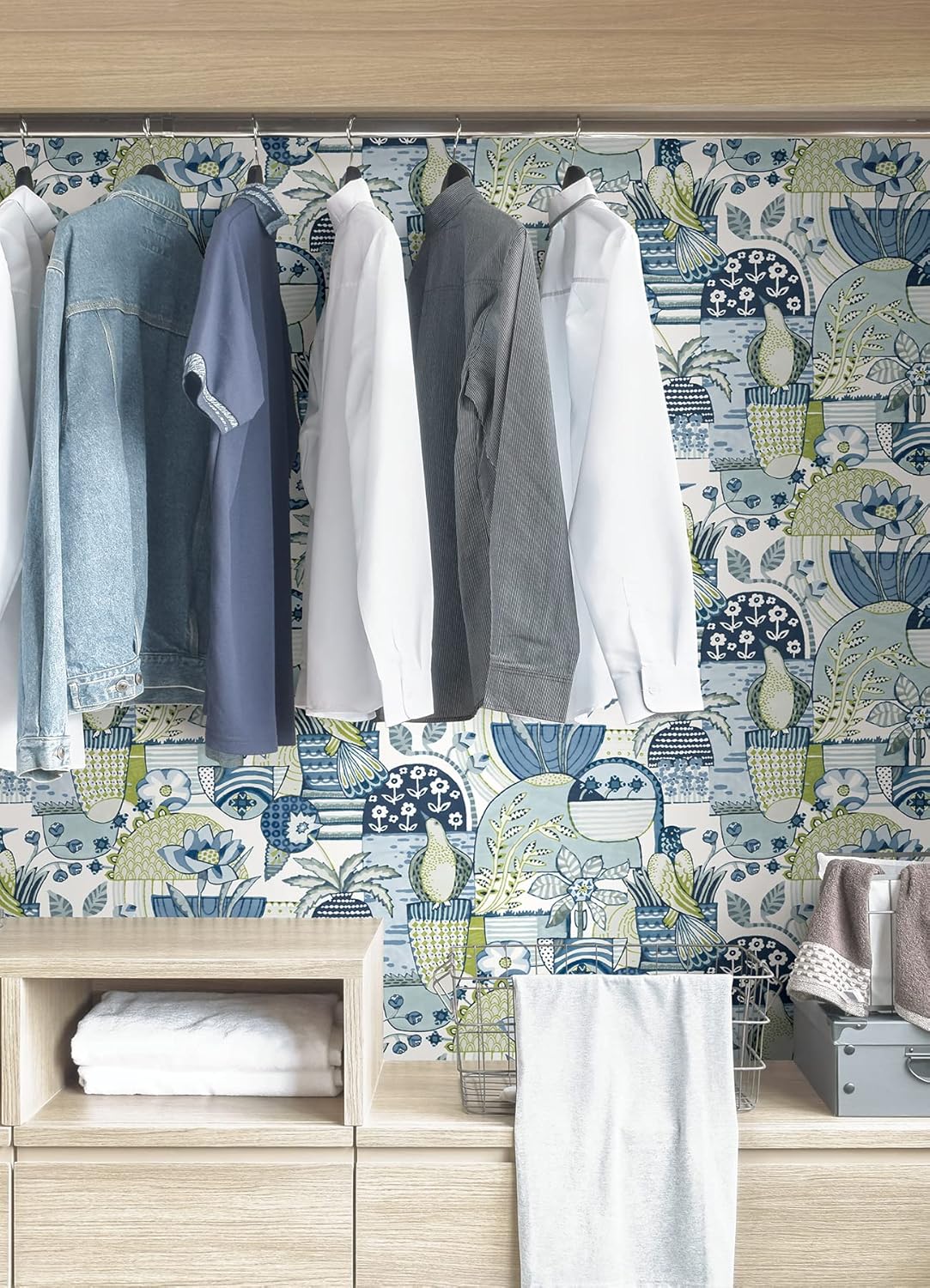 Caroline et Bettina Blue Avriel Peel & Stick Wallpaper