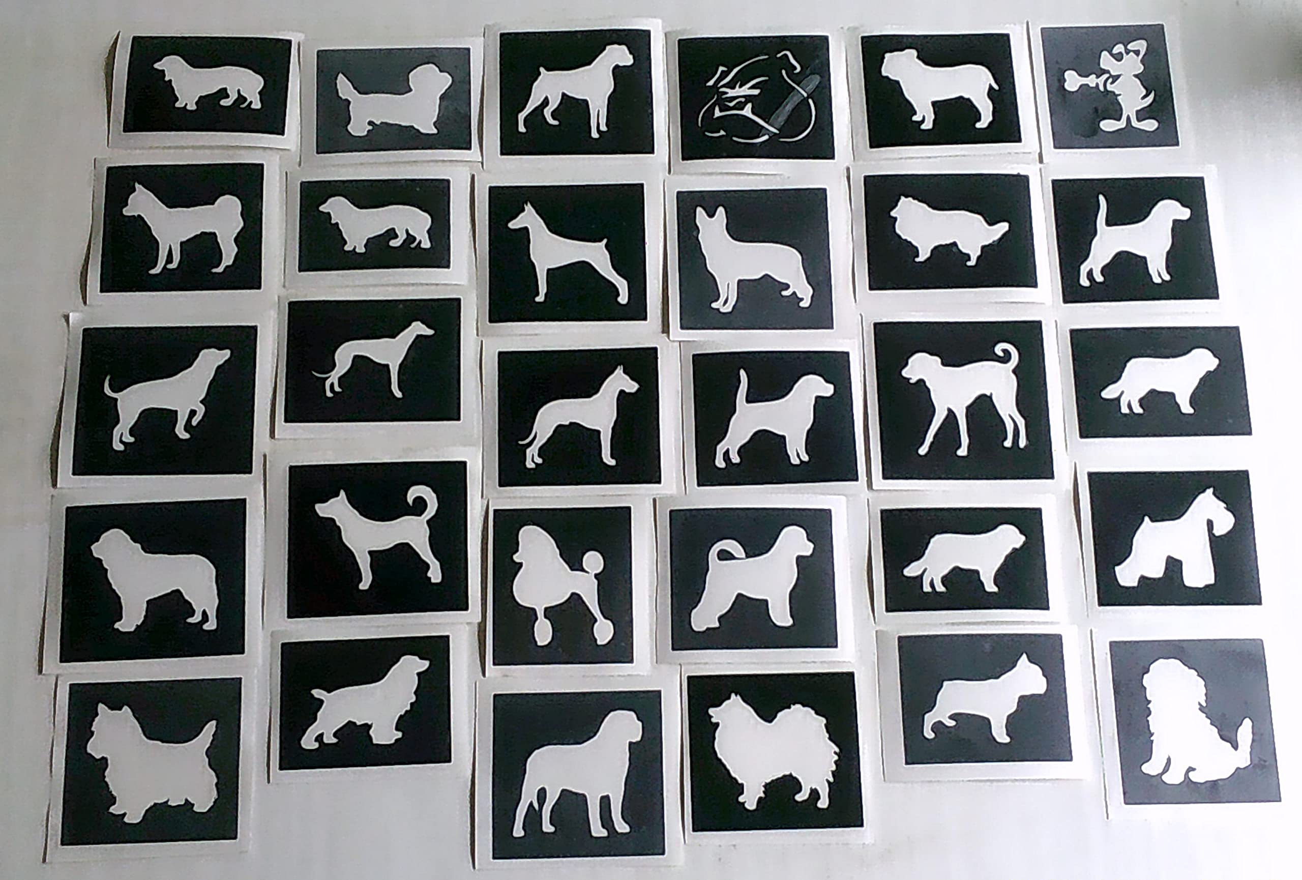 30 POCHOIRS à Paillettes Sur Thème CHIEN (Caniche, Alsacien...) - Tatouages Temporaires, Neufs