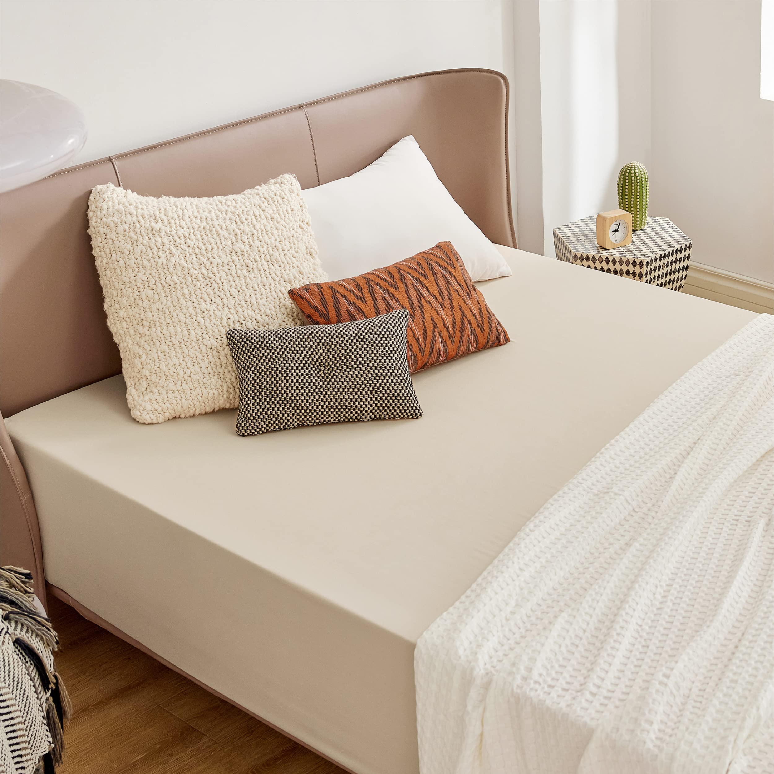 Bedsure Small Double Fitted Sheet - Bed Sheets Extra Deep Pocket 16 Inches (40 cm), Soft Brushed Polyester Microfiber Material for 3/4 Bed, Beige, 122x190cm — view 7