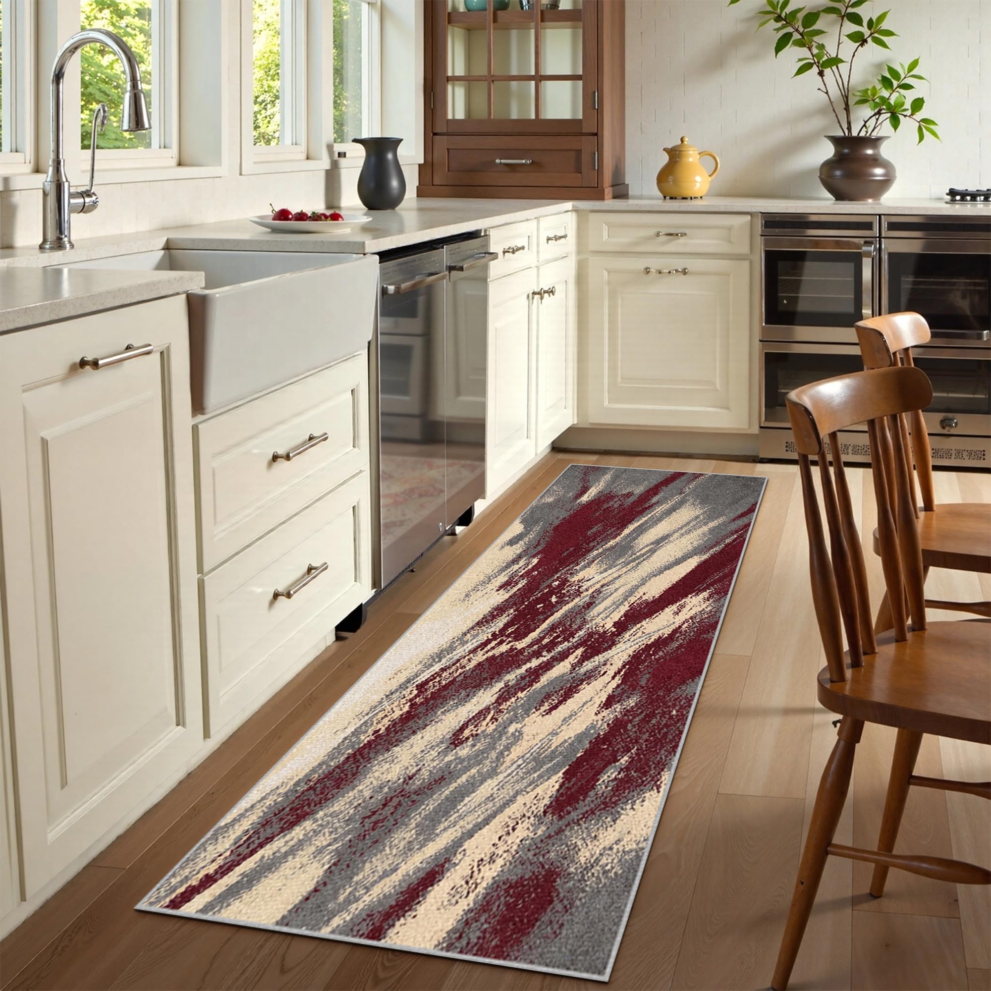 Tapis de cuisine devant évier long pour une maison accueillante
