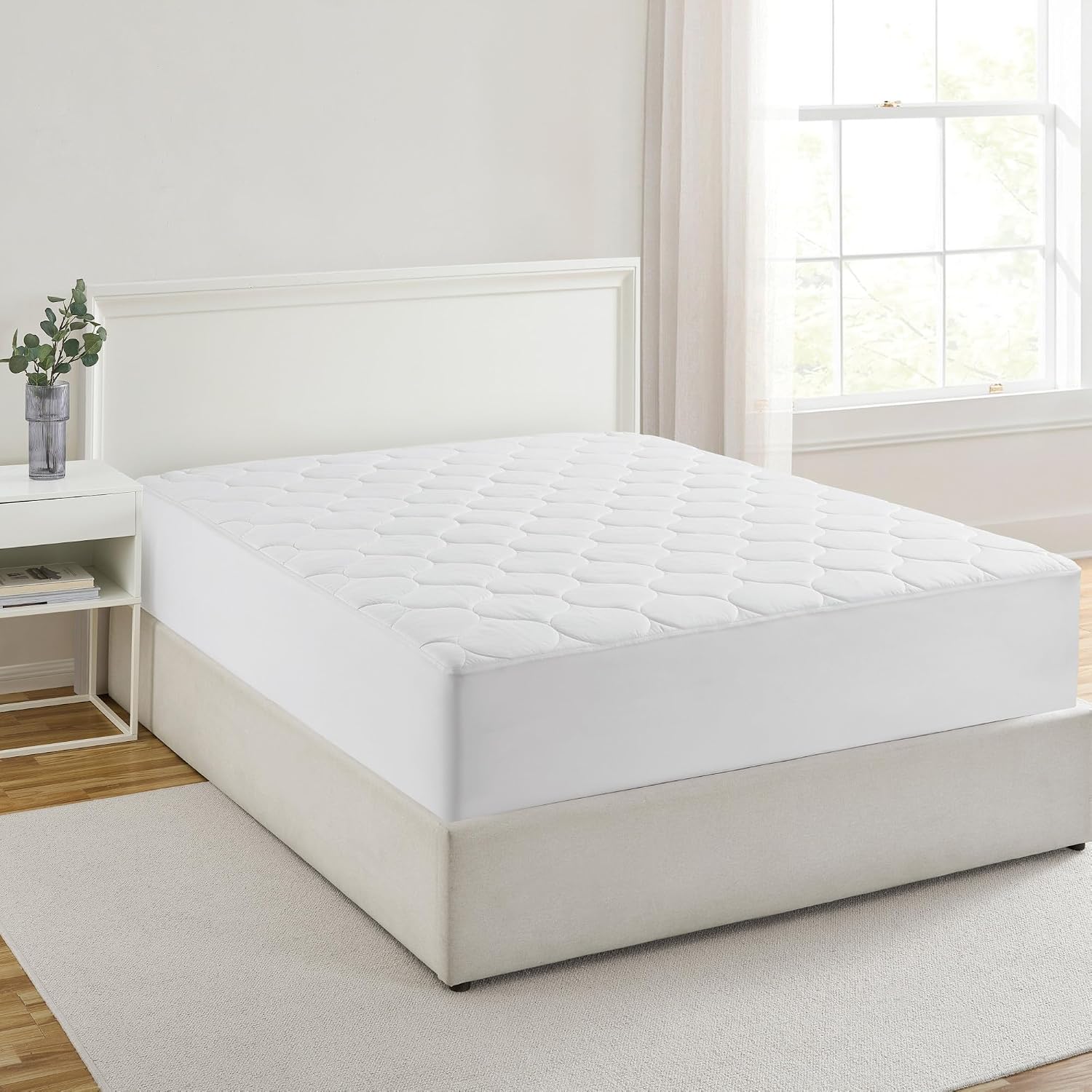 Brookstone Cotton Heated Mattress Pad – Queen Size – 10 Heat Settings, Auto Shut-Off, Machine Washable, Soft Quilted Cover – White