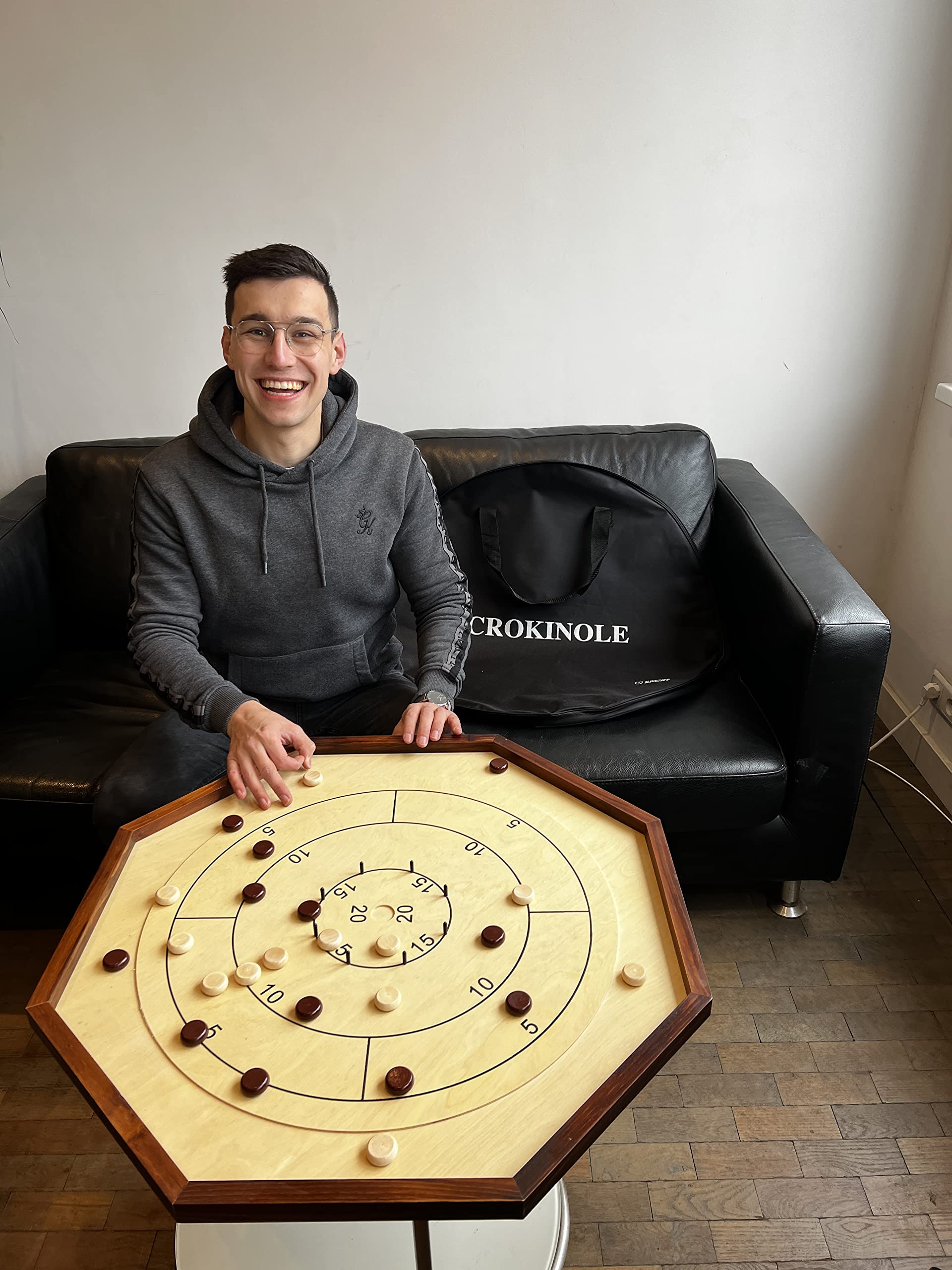 Crokinole, Juego de Estrategia Canadiense, tamaño Oficial 69 x 69 cm, con Hermosas fichas de Juego y Bolsa de Transporte y Almacenamiento