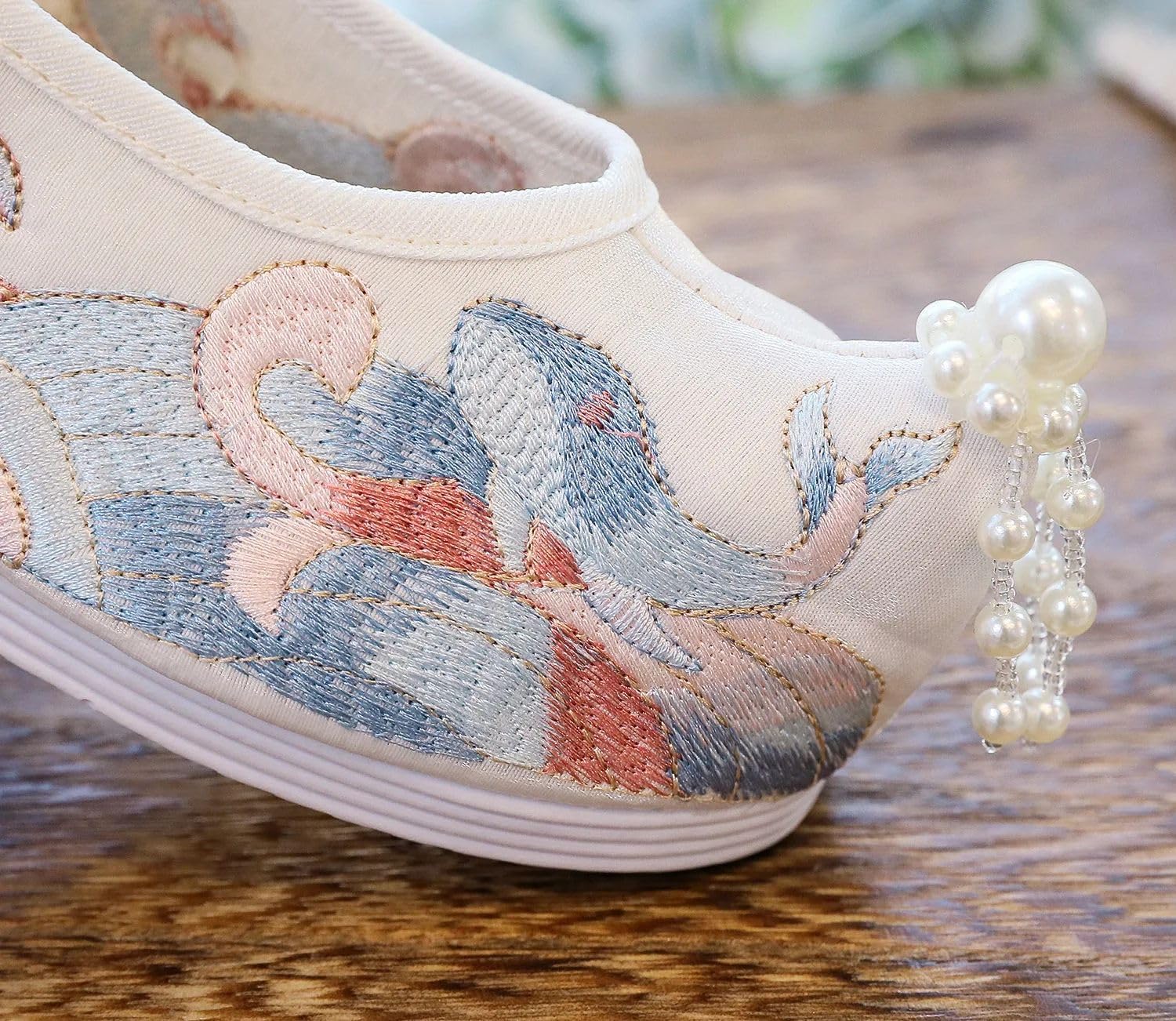 Women's Embroidered Wedge Shoe Inner Height-Increasing Warped Head Ancient Costume Flats Chinese Pumps