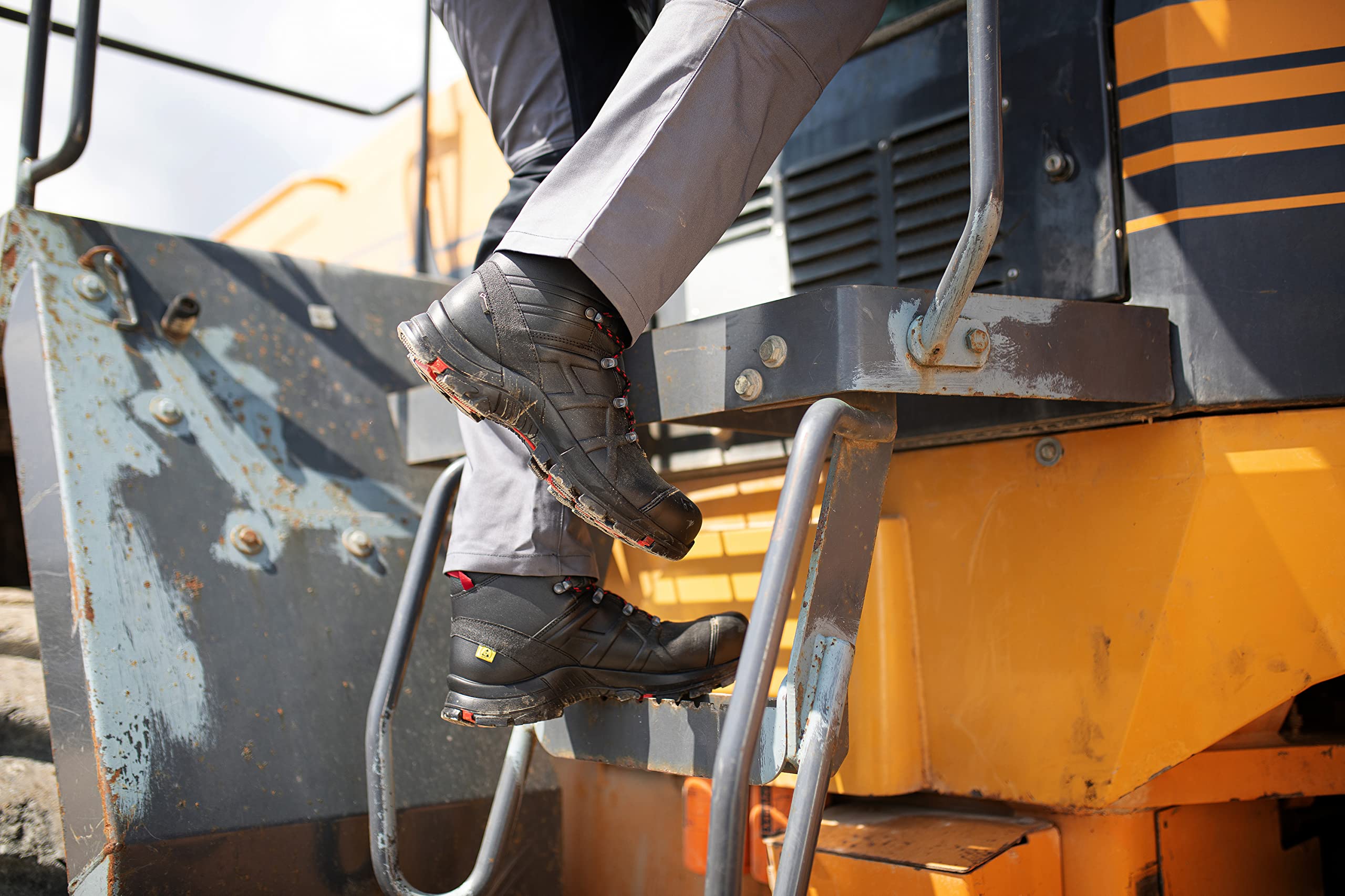HAIX Black Eagle Safety 54 mid: gli eroi non fanno compromessi nel lavoro – la tua Black Eagle Safety 54 mid nemmeno no.