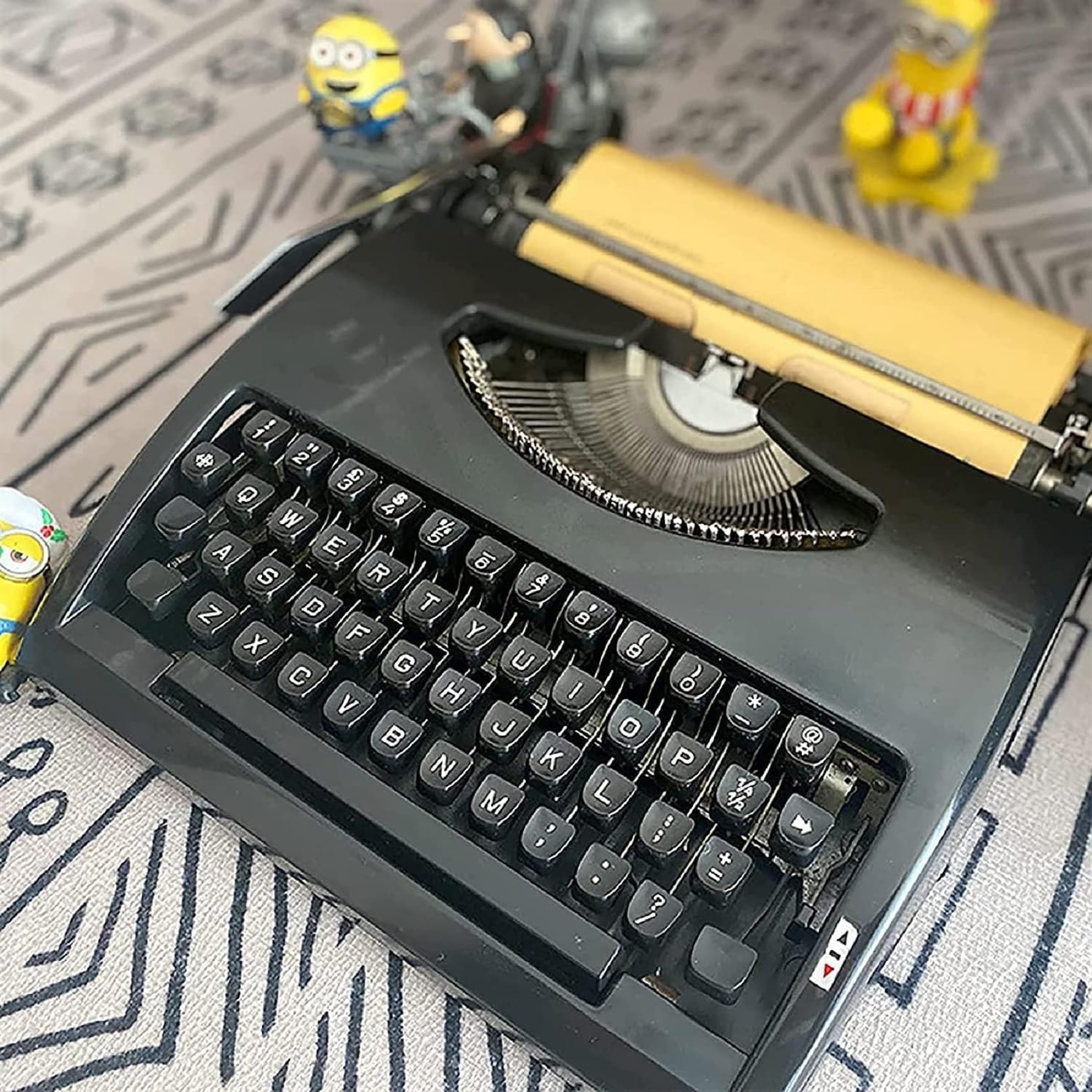 Macchina da scrivere meccanica inglese, macchina da scrivere vintage nera Macchina da scrivere manuale portatile tradizionale vecchio stile per un flusso nostalgico Scrittore di tipo durevole ed ele