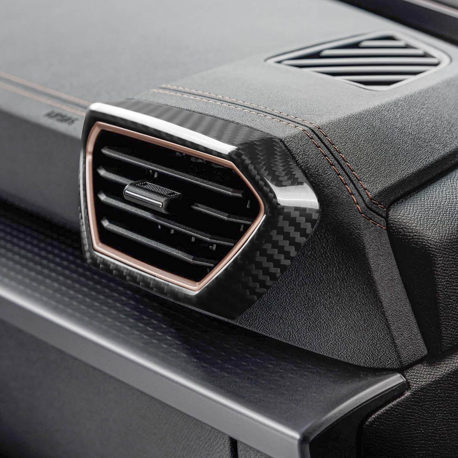 KUNGKIC per Seat Leon/Cupra Formentor/Cupra Leon 2021-2026 Fibra di Carbonio Console Centrale Auto Lato Griglia di Ventilazione Rivestimento Adesivo Interno Protezione Ventilazione Accessori