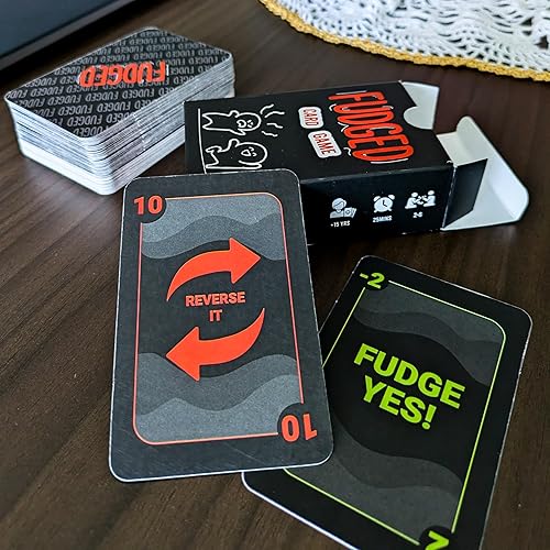 Miniatura 6 de Fudged un divertido y estratégico juego de cartas, perfecto para familiares, adultos y noches de juego  Juegos de fiesta y competitivos para 2-6