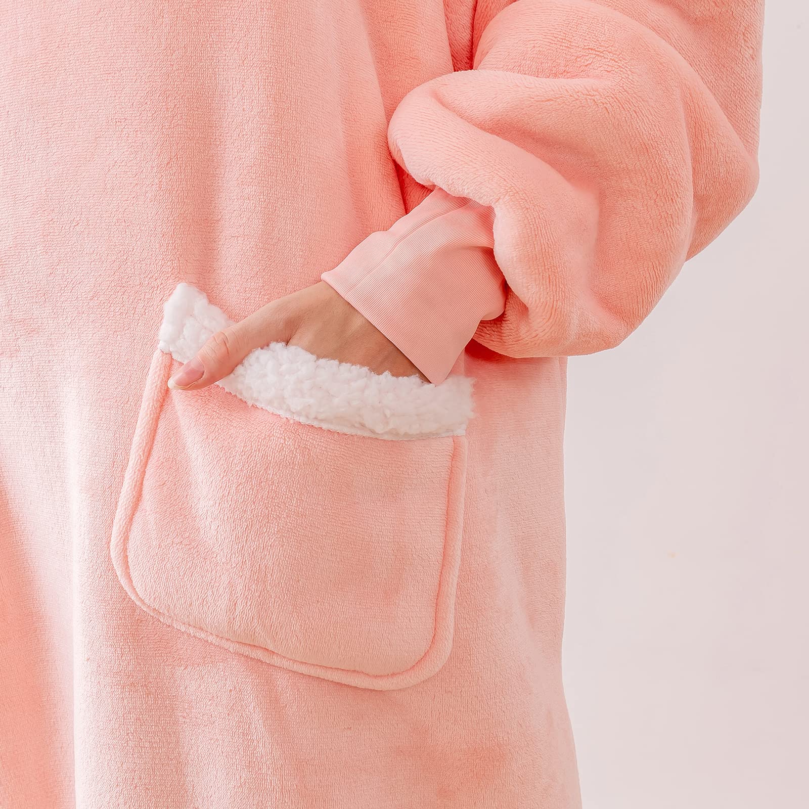 Aisbo Plaid Felpa Coperta con Maniche - Pigiama Coperta Indossabile Donna e Uomo Oversize con Manica e Cappuccio Plaid da Divano con Braccia Pile di Sherpa, Hoodie Blanket (Rosa,130x82cm)