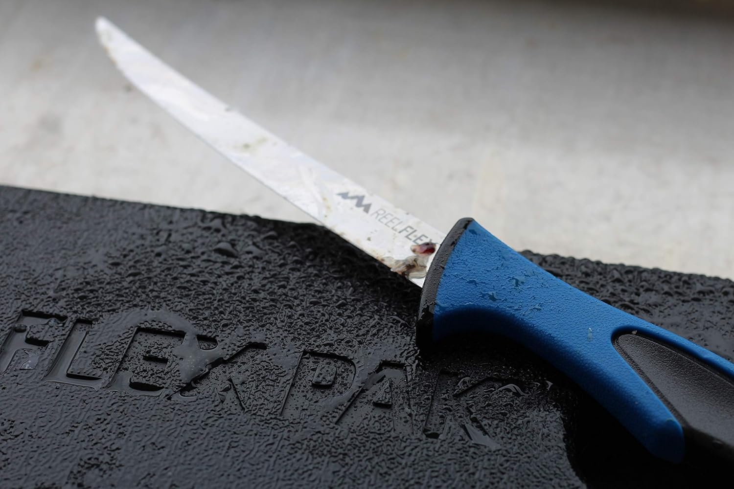 Outdoor Edge ReelFlex-Pak, 5-Piece Professional Grade Fishing Fillet Knife Combo Set with Three Knives, Sharpener and a Hard Side Carry Case : Sports & Outdoors