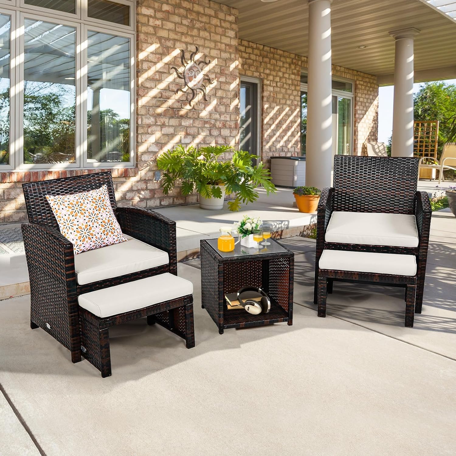 GIANTEX Juego de Muebles de Ratán para Exterior, Conjunto de Muebles 5 Piezas, 2 Sillones con Cojines, 2 Reposapiés y 1 Mesa de Café, Mesa con Espacio de Almacenamiento, para Terraza, Patio (Blanco)
