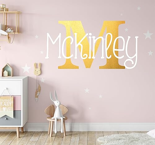 Miniatura 11 de Vinilo para guardería de niñas con arcoíris brillante, inicial impresa y estrellas. Calcomanía personalizada con nombre e inicial para niños