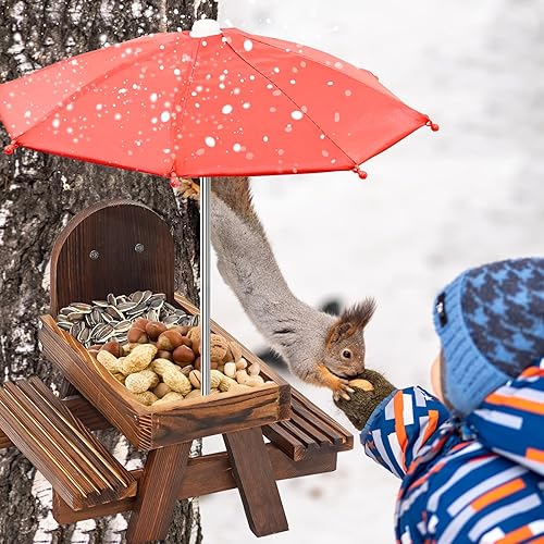 Miniatura 6 de Comedero de madera carbonizada para ardillas con paraguas, divertido alimentador de mesa de picnic de ardilla de madera con soporte para mazorca de
