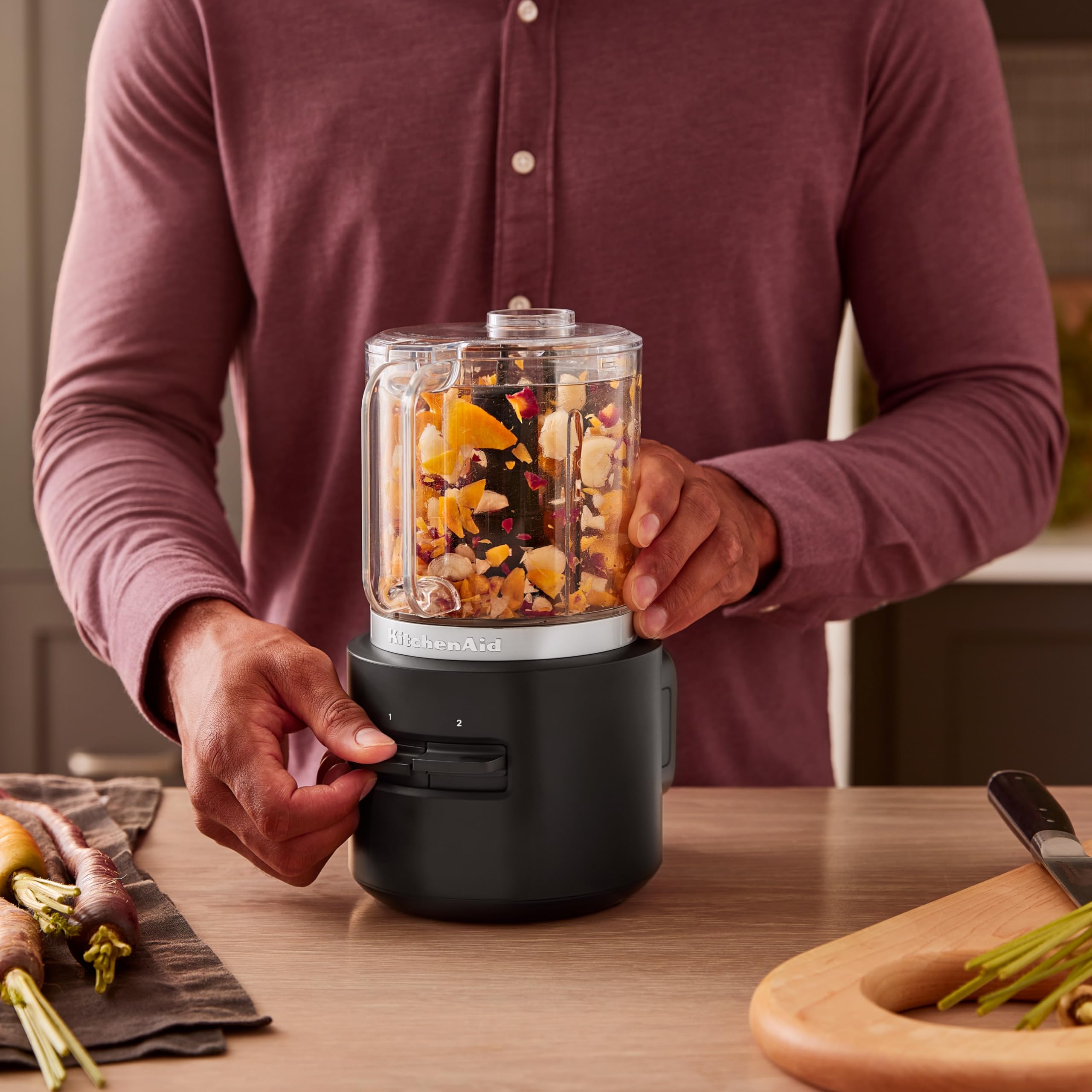 KitchenAid Kabelloser Zerkleinerer - Go Cordless - 1,18L - 2 Geschwindigkeiten und Pulse - Mit Edelstahlklinge und Schneebesen - 25 Minuten Nutzungsdauer pro Ladung - Schwarz - Mit Akku
