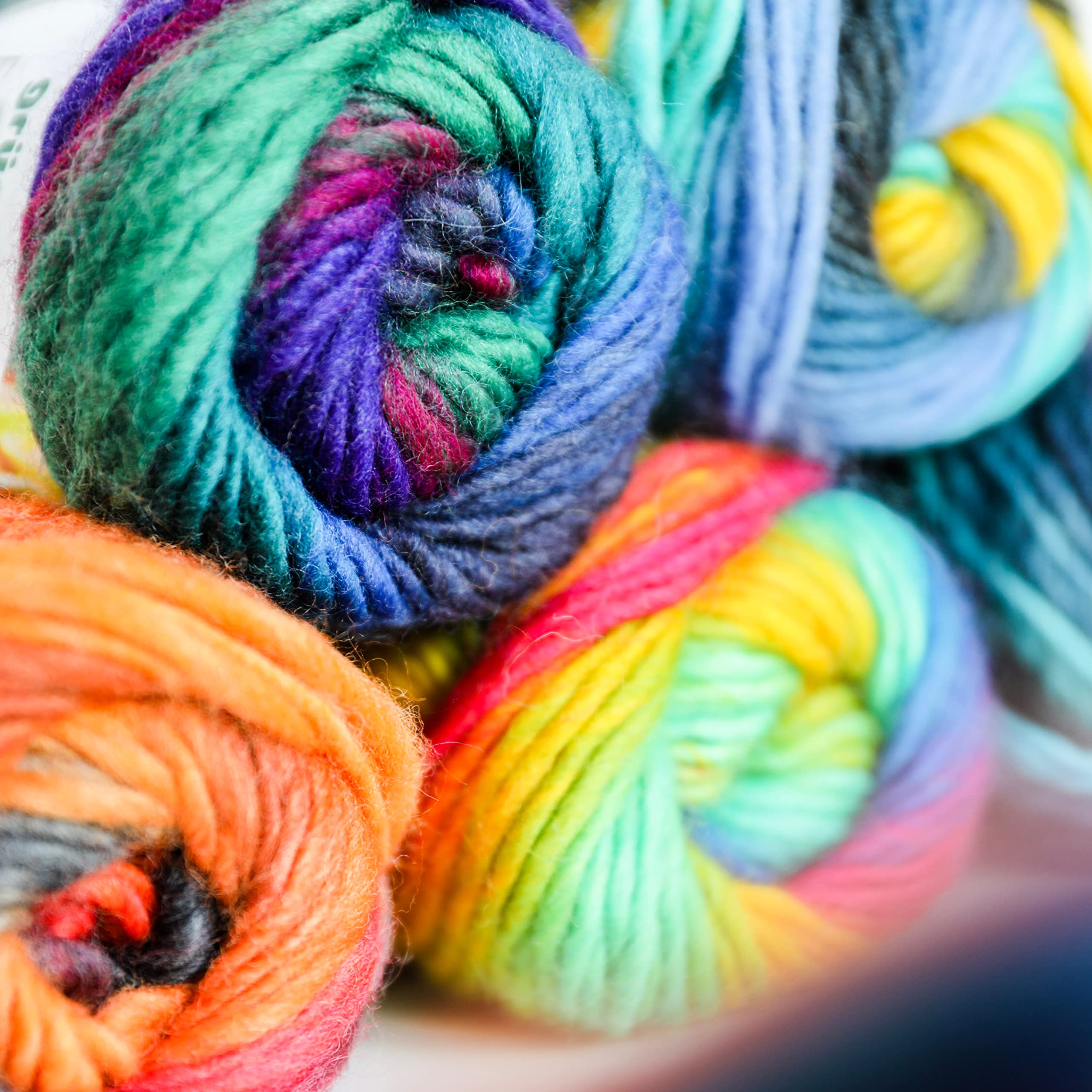 Gründl Wolle Filzwolle Spectra 10 Knäuel 100 g, amazonas multicolor | Dicke Wolle zum Filzen in der Waschmaschine - Strickgarn- Weich und hautfreundlich - 100 % Schurwolle 100 m -Nadelstärke 8-9