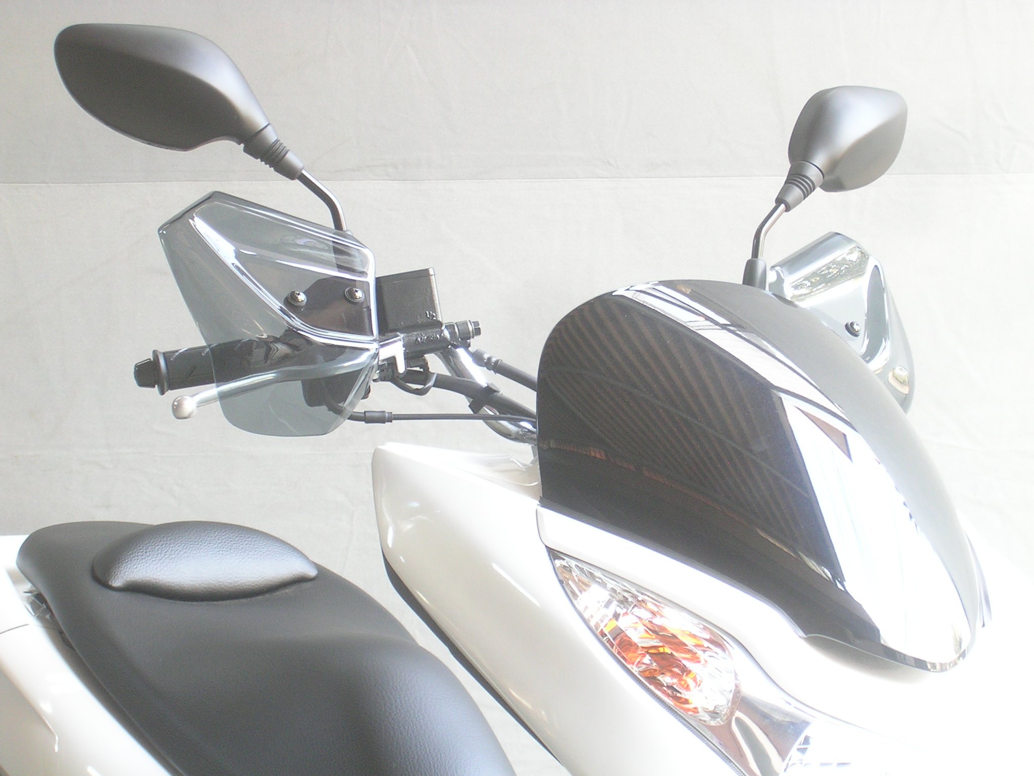 Amazon | ASAHI[旭風防] ナックルバイザー スモーク [PCX/PCX150(EBJ 