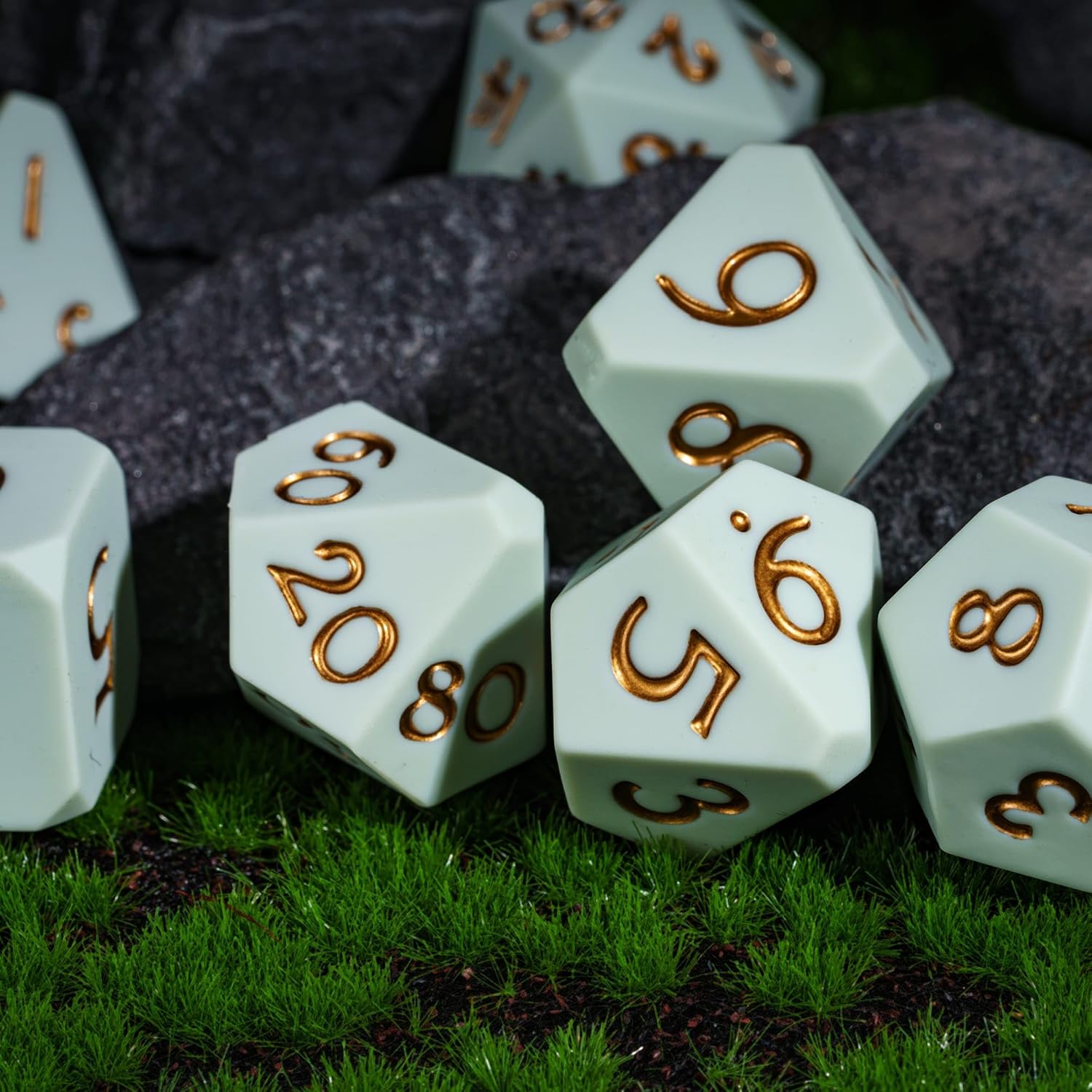 7-Die Silicone DND Dice, Polyhedral Dice D&D Dice Set, Round Edges Soft Perfect Bouncer for D&D RPG Bar Pub Club Classroom Party Games（Light Blue w/Gold Numbers）