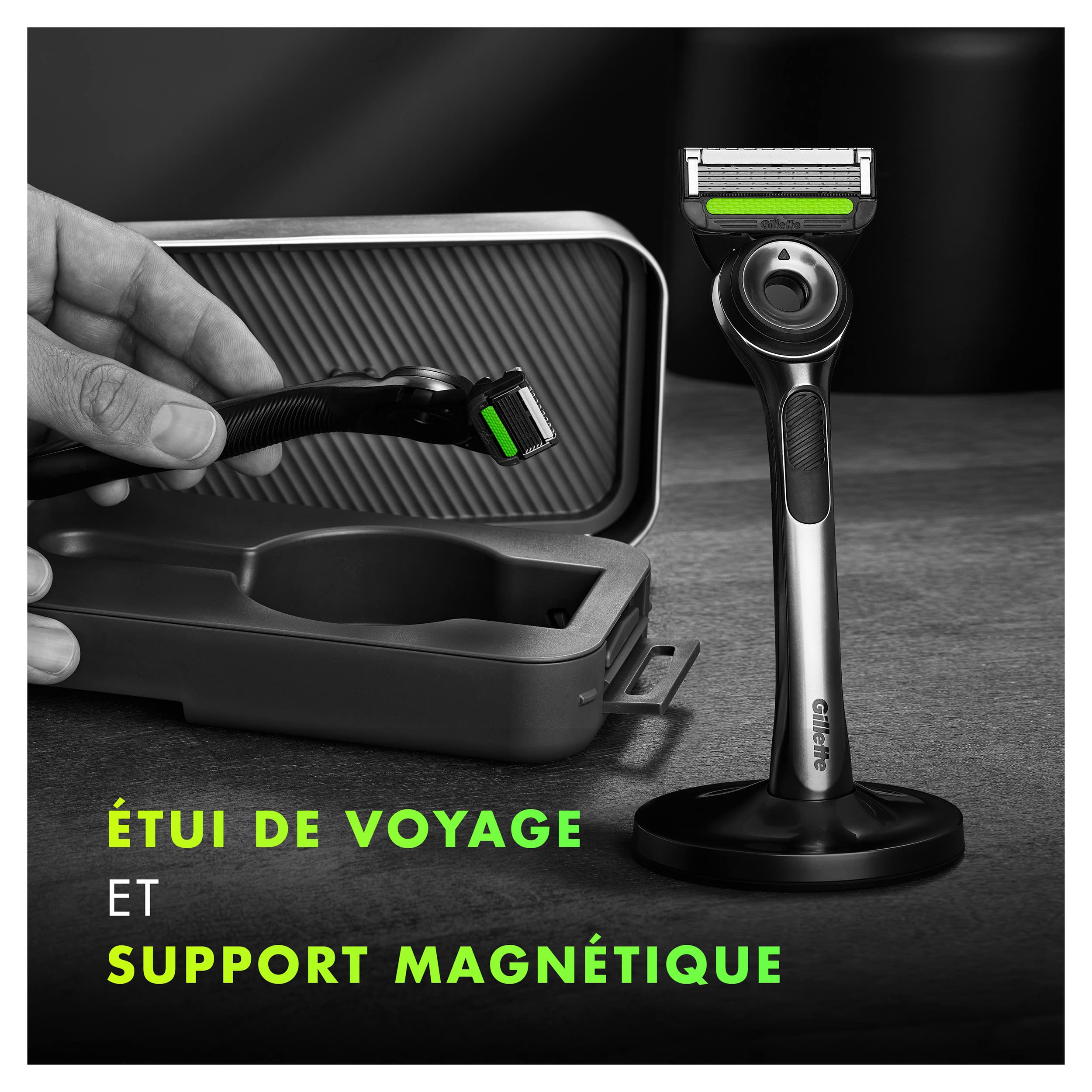 GilletteLabs Avec Barre Exfoliante, Rasoir Pour Homme De Gillette, 1 Manche, - 2 Recharges De Lames, Trousse De Voyage Pour Ranger Vos Produits + Support, Idée Coffret Cadeau Homme
