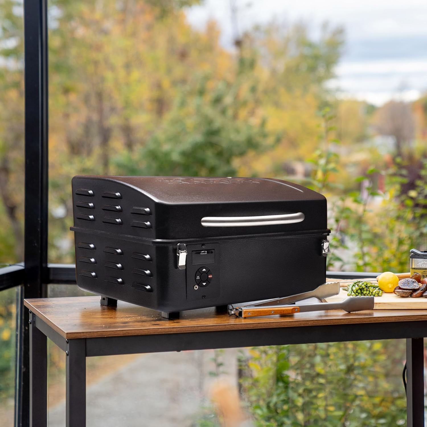 Traeger Grills Trailhead, Portable Wood Pellet Grill and Smoker – Electric Tabletop Pellet Smoker with Digital Arc Controller, For Tailgating and Outdoor Cooking + To Go Cover + Power Inverter