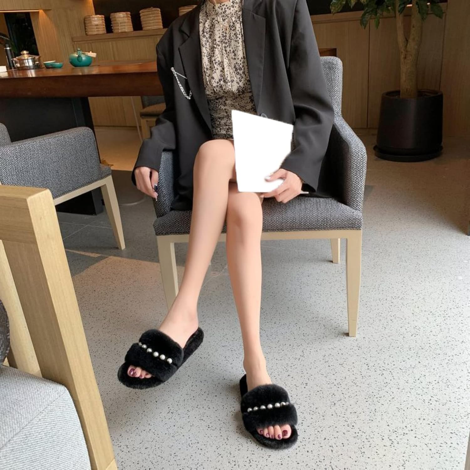 [VRGT] ふわもこ パール付き ファー サンダル ファースリッパ ぺたんこ 秋冬用 暖か 軽量 レディース用 大きいサイズ おし