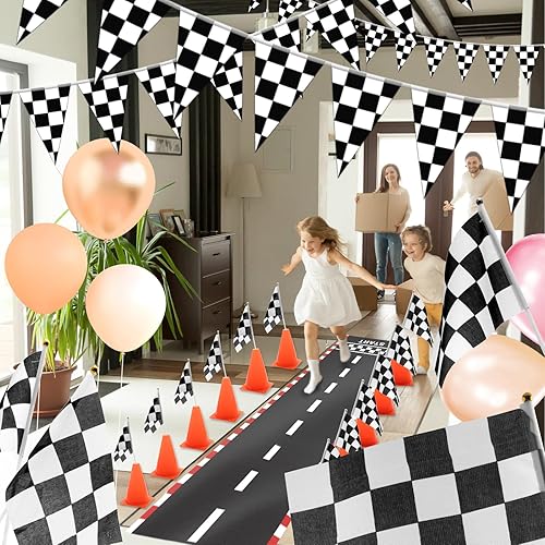 Miniatura 4 de Suministros para fiestas de autos de carreras, juego de 38 piezas 24 banderas a cuadros, 12 mini conos de tráfico, alfombra de hipódromo de 6.5