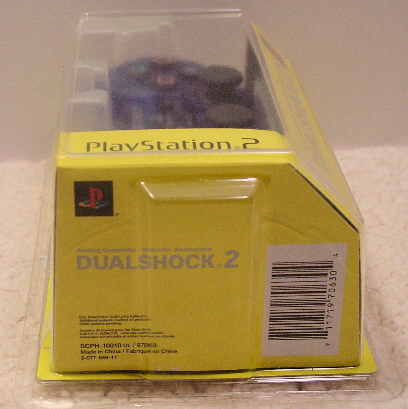 Ġenb view of the Sony PlayStation 2 DualShock 2 Analog Wired Controller packaging, showing the barcode and model number.