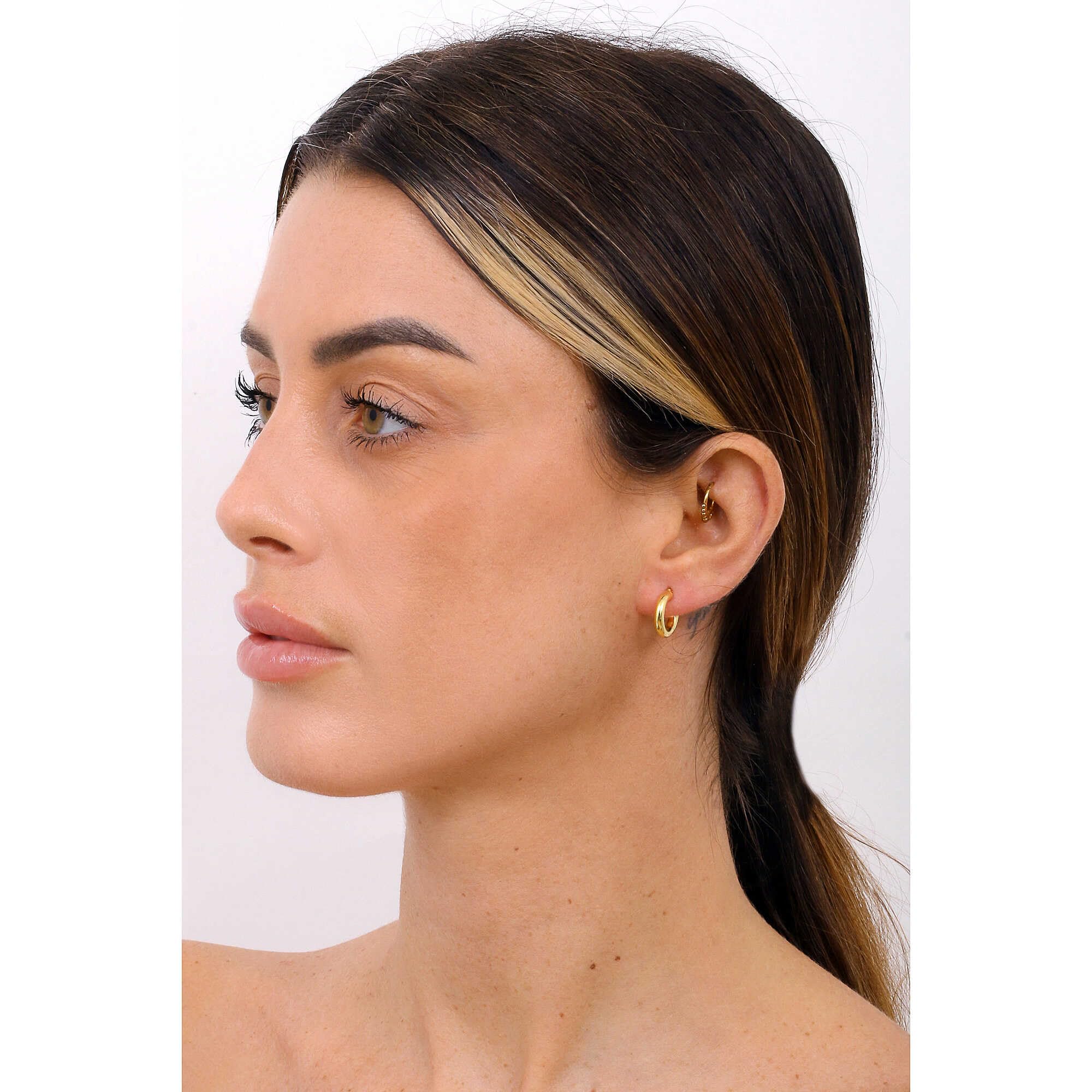 Orecchini da donna di GioiaPura. Orecchini canna piena 3mm in argento 925°/°° dorato. Gioiello del diametro di 8 mm con chiusura a scatto. La referenza è gyoarw0313-0. 8