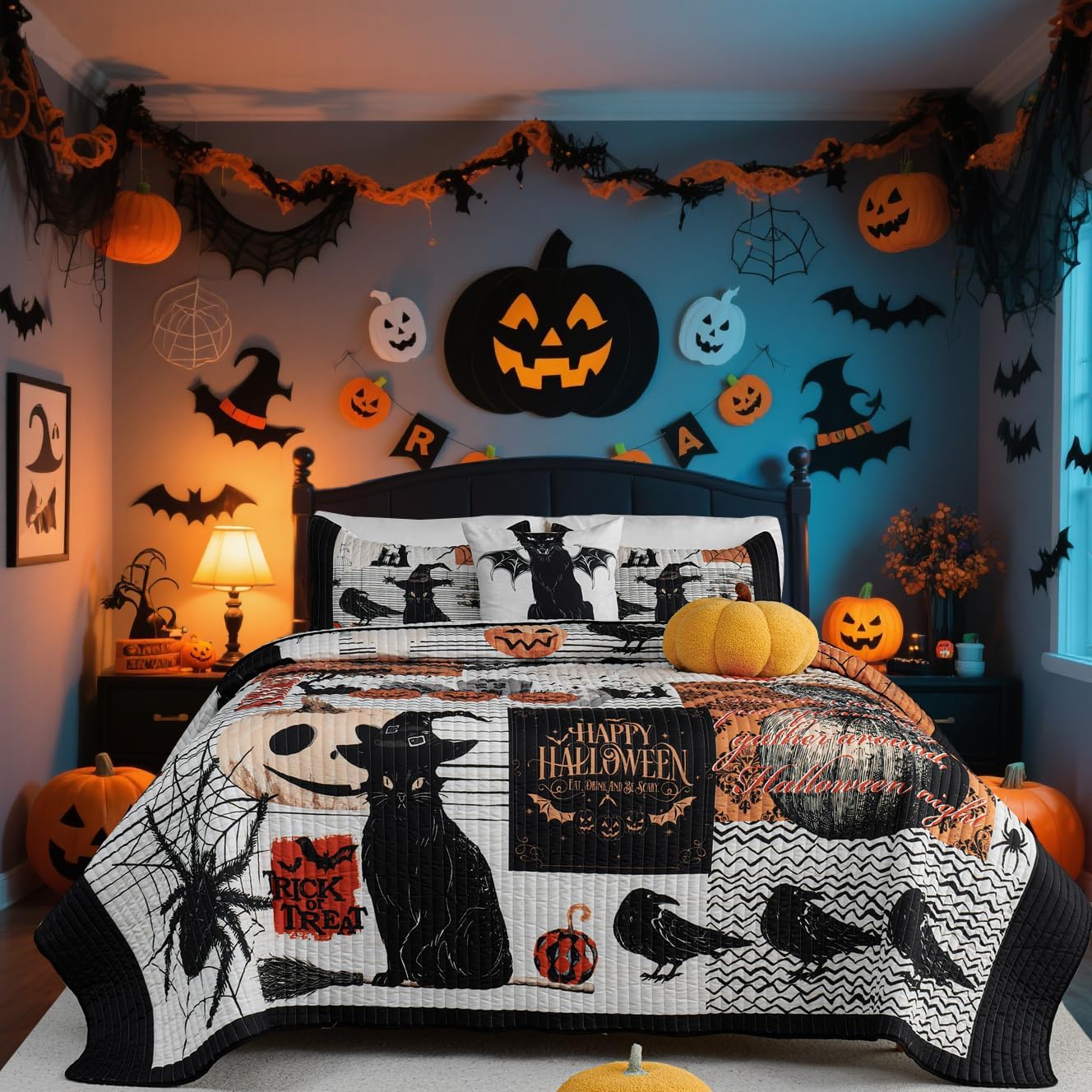 EVENHUG Halloween Theme King Size Quilt Bedding Set with 3 Pillow Shams Lightweight Soft Bedspread Coverlet Halloween Holiday Bed Cover for Bedroom Home Decoration (4 Pieces)