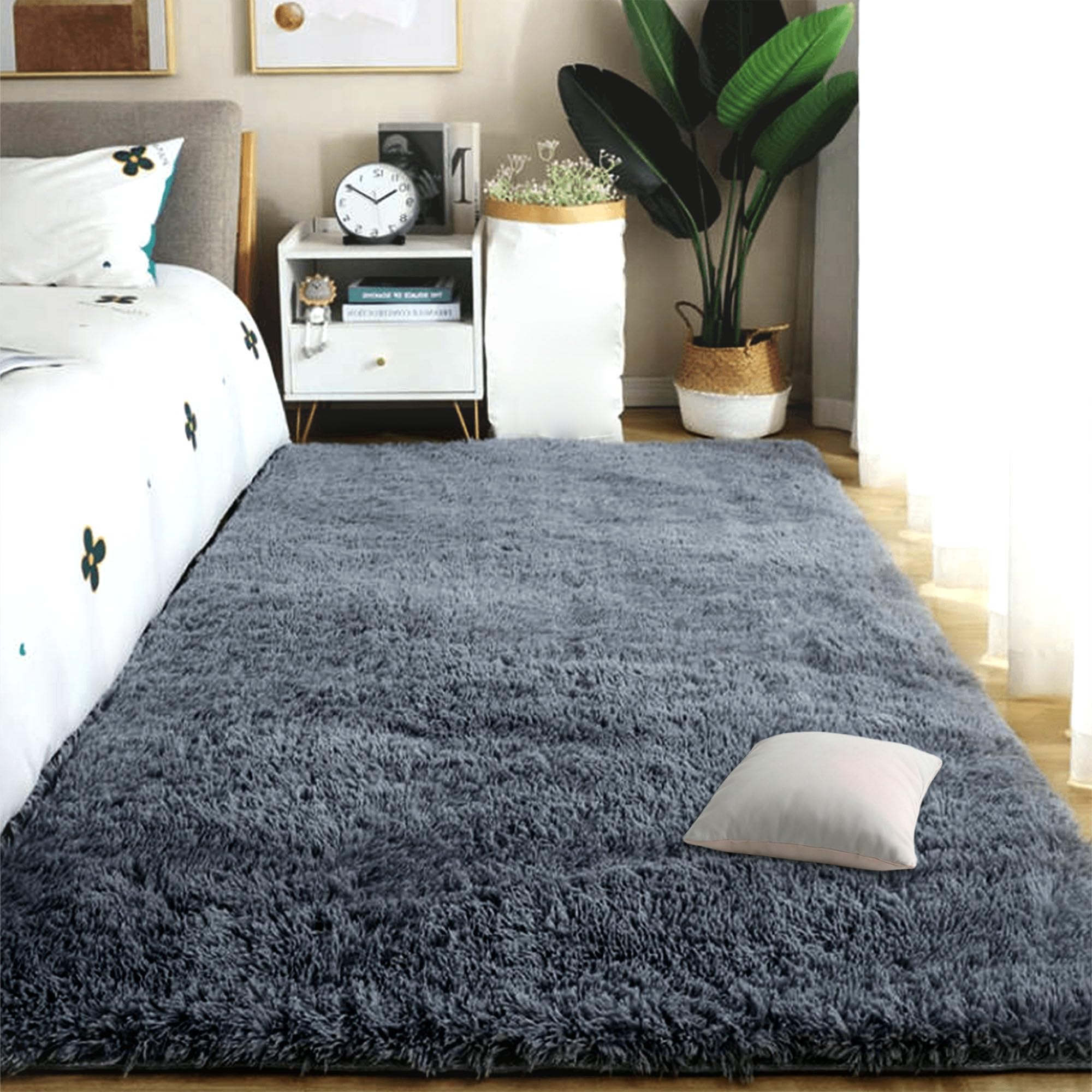 Tapis de salon gris foncé antidérapant pour éviter les glissades