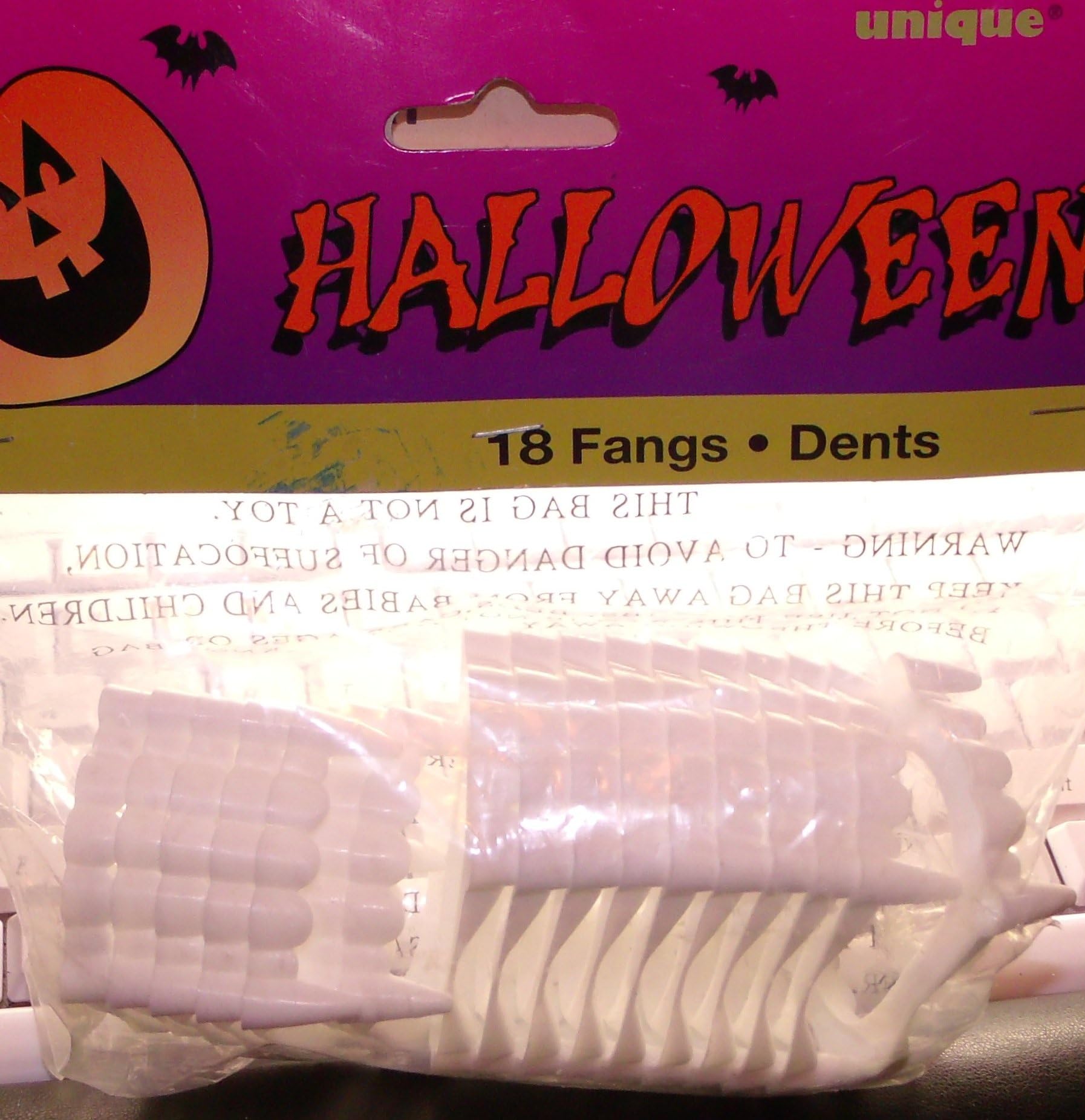 18 Halloween White Fangs - Great party bag fillers