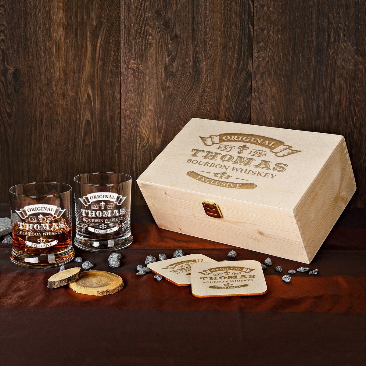 polar-effekt 5-TLG Whisky Geschenk-Set - 2 Leonardo Whiskygläser, 2 Untersetzer in Holzbox - Individueles Geschenkidee - Personalisiert mit Gravur - Motiv Original-Exklusive