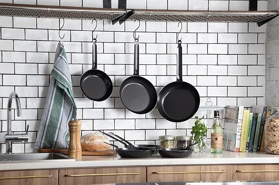 TKG Endo Shoji Professional Iron Saute Fry Pan, 7.1 inches 18 cm, Inner Diameter x Depth: 7.2 inches x 1.6 inches 183 mm x 40 mm, Bottom Diameter: 4.7 inches 120 mm, Plate Thickness: 0.09 inches