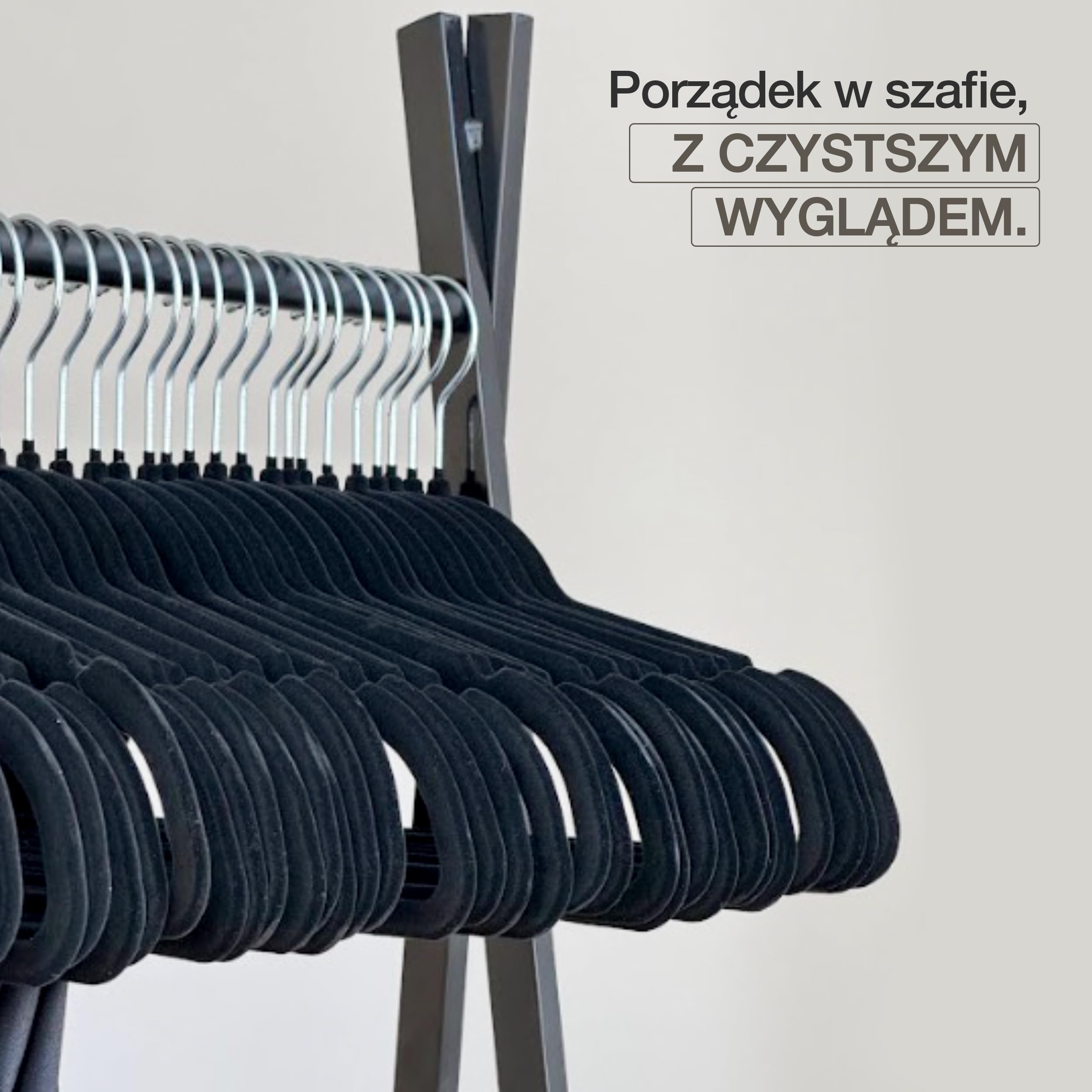+ 30Club Grucce Appendiabiti in Velluto - Appendiabiti Antiscivolo - grucce appendiabiti salvaspazio - Rotazione Argento Gancio Girevole a 360º - Grucce Salvaspazio armadio (30 pezzi - Nero)