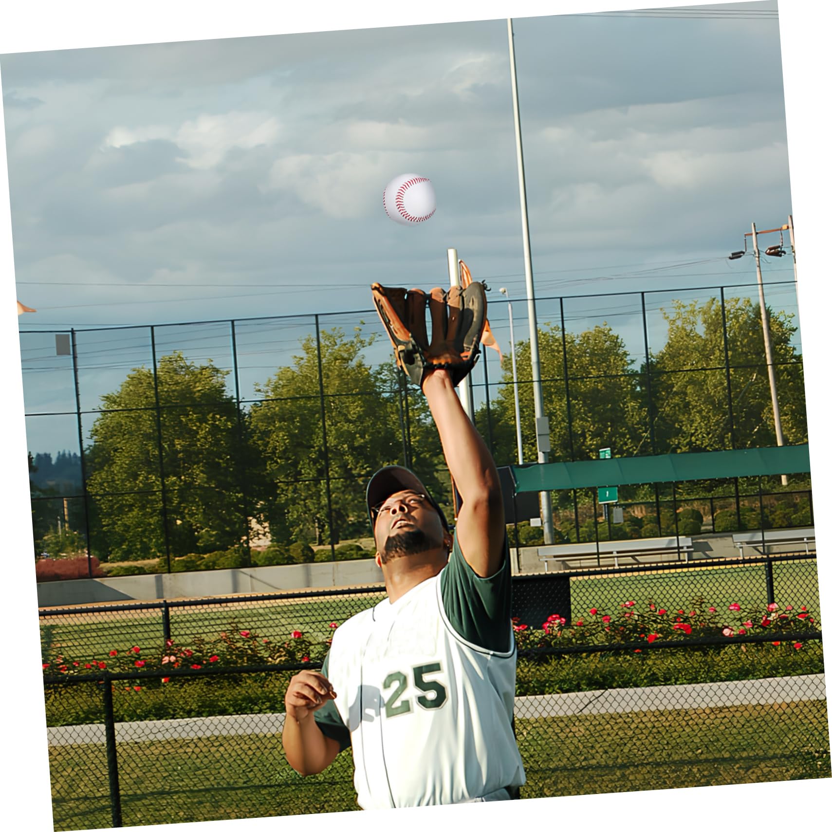 KOMBIUDA 12 Balones de Béisbol de Entrenamiento, PVC y Virutas de Madera, Superficie Lisa y Agarre Cómodo, para Principiantes y Práctica de Bateo