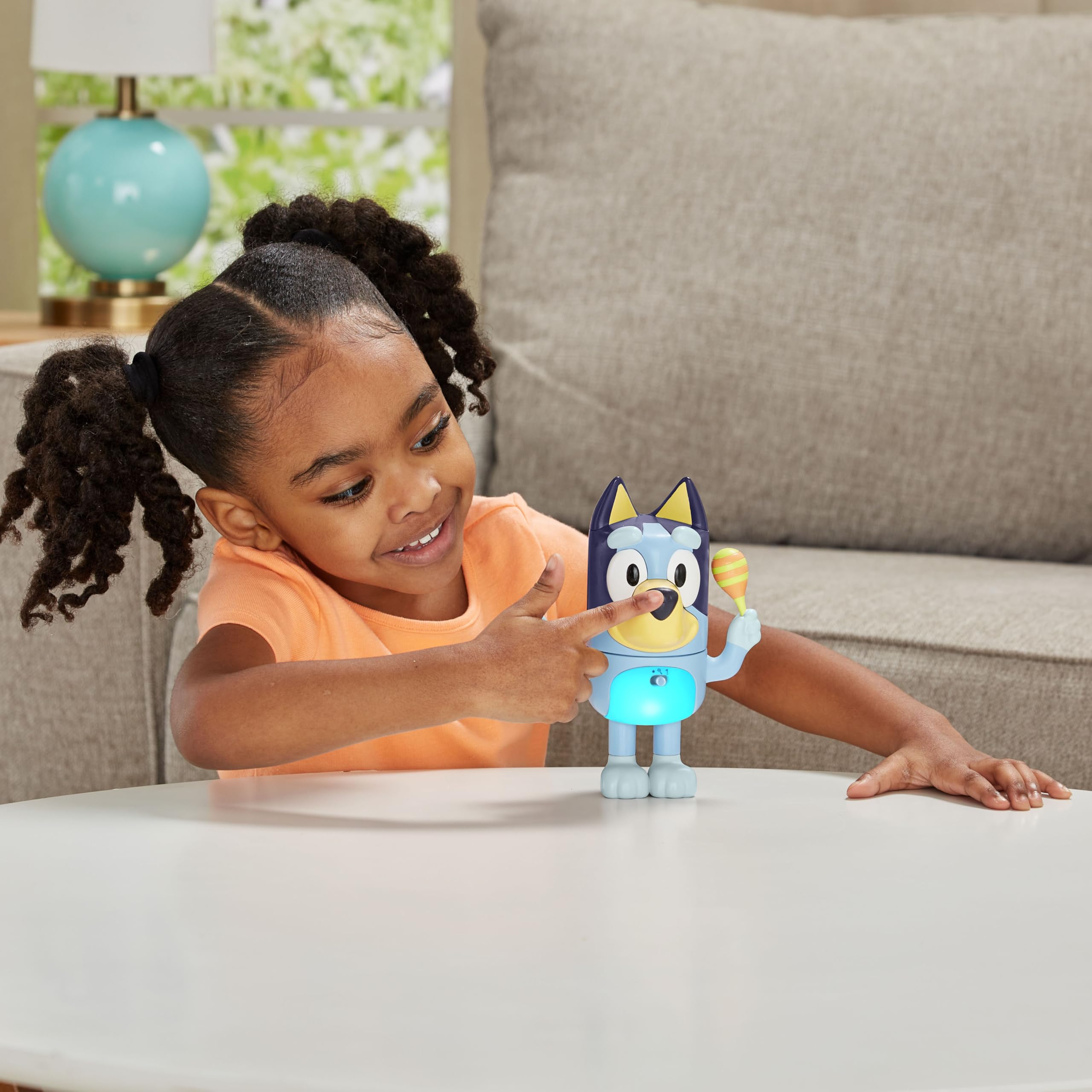 VTech - ¡Muévete con Bluey! Mascota interactiva, Juega y Baila con Bluey, Múltiples Actividades y Sorpresas, Fomenta la Creatividad, Versión ESP