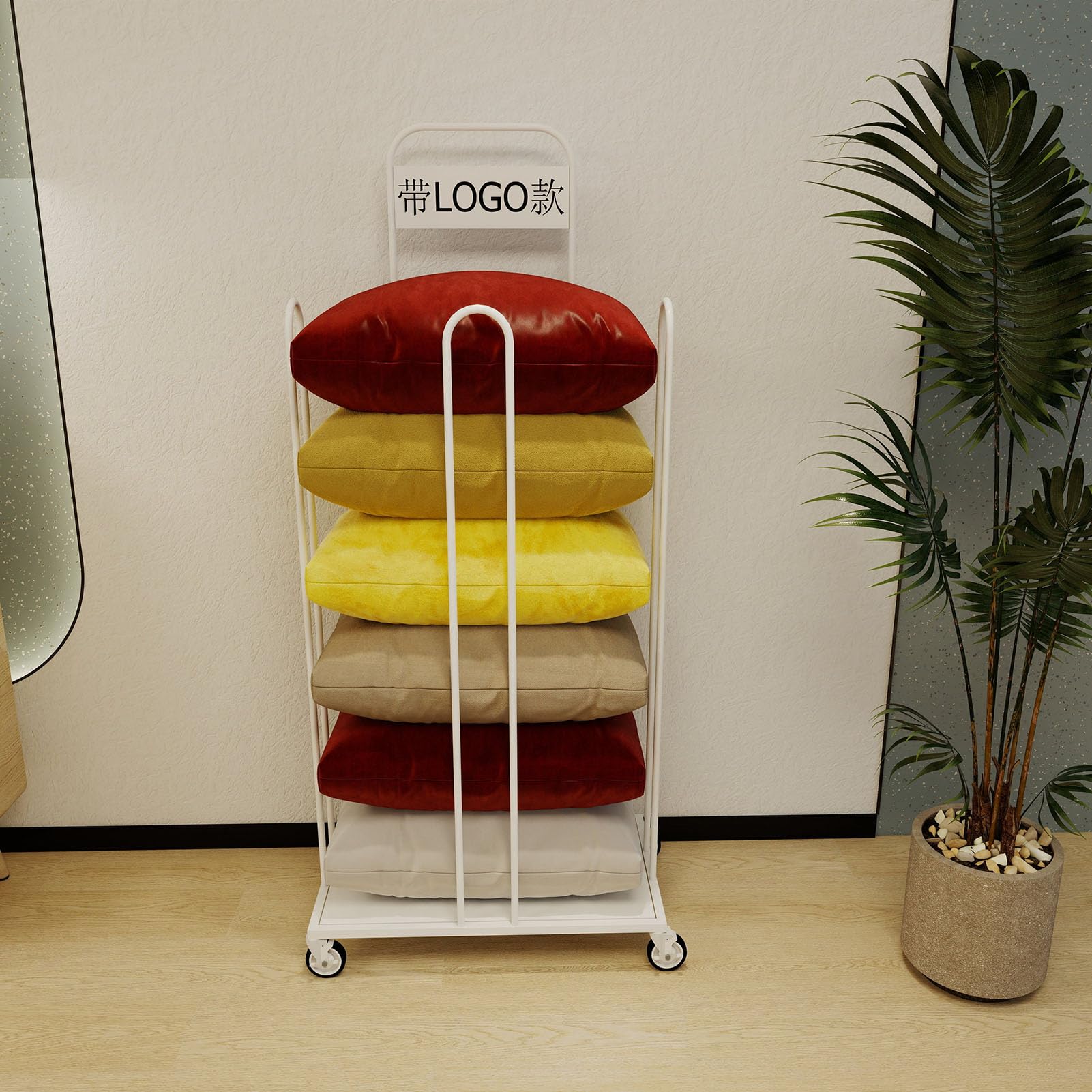 Coussins carrés et ronds bien rangés grâce au présentoir commercial vertical