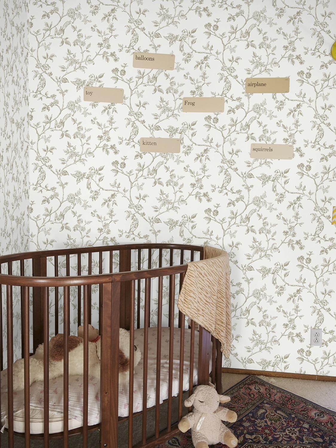 Orainege Beige and White Floral Wallpaper Peel and Stick Wallpaper 16.9"x393.7" Vintage Floral Peel and Stick Wall Paper Removable Boho Self Adhesive Contact Paper for Bedroom Bathroom Decor