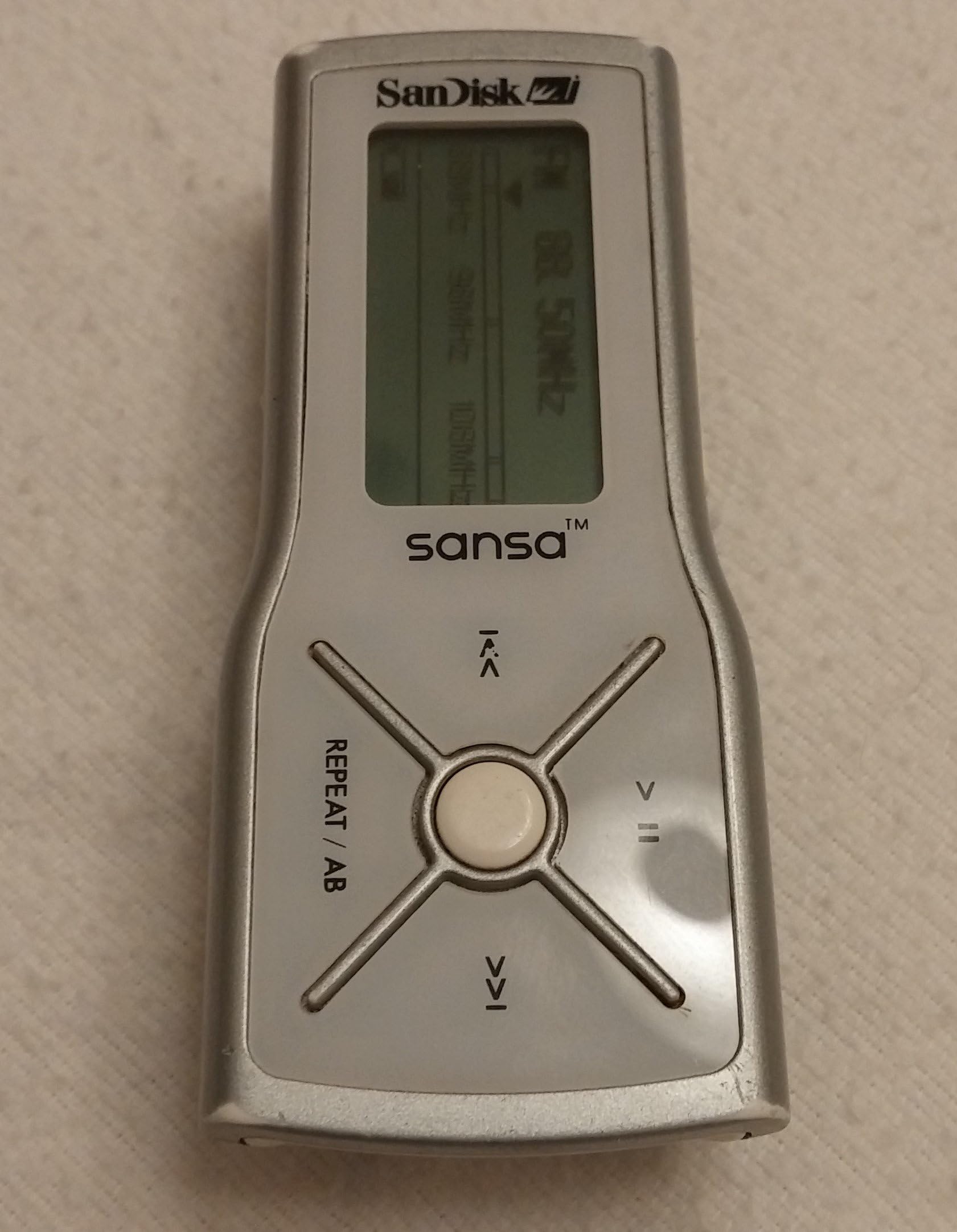 SanDisk Sansa m240 1GB USB 2.0 MP3 Player/FM/Voice Recorder
